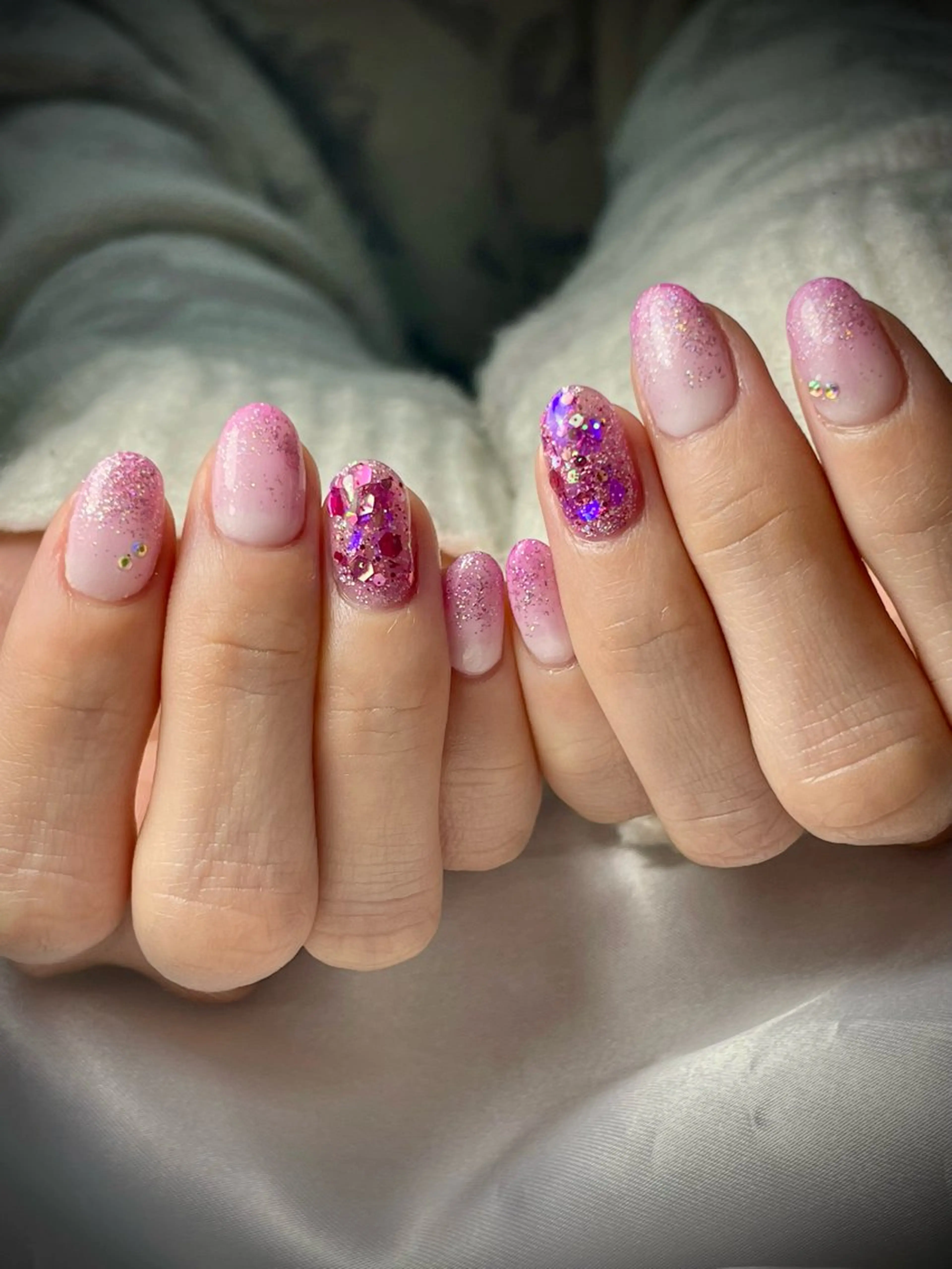 ネイル グラデーション ホログラムネイル ラメ(グリッター) ラメグラデーション Chong Sarangのネイルデザイン