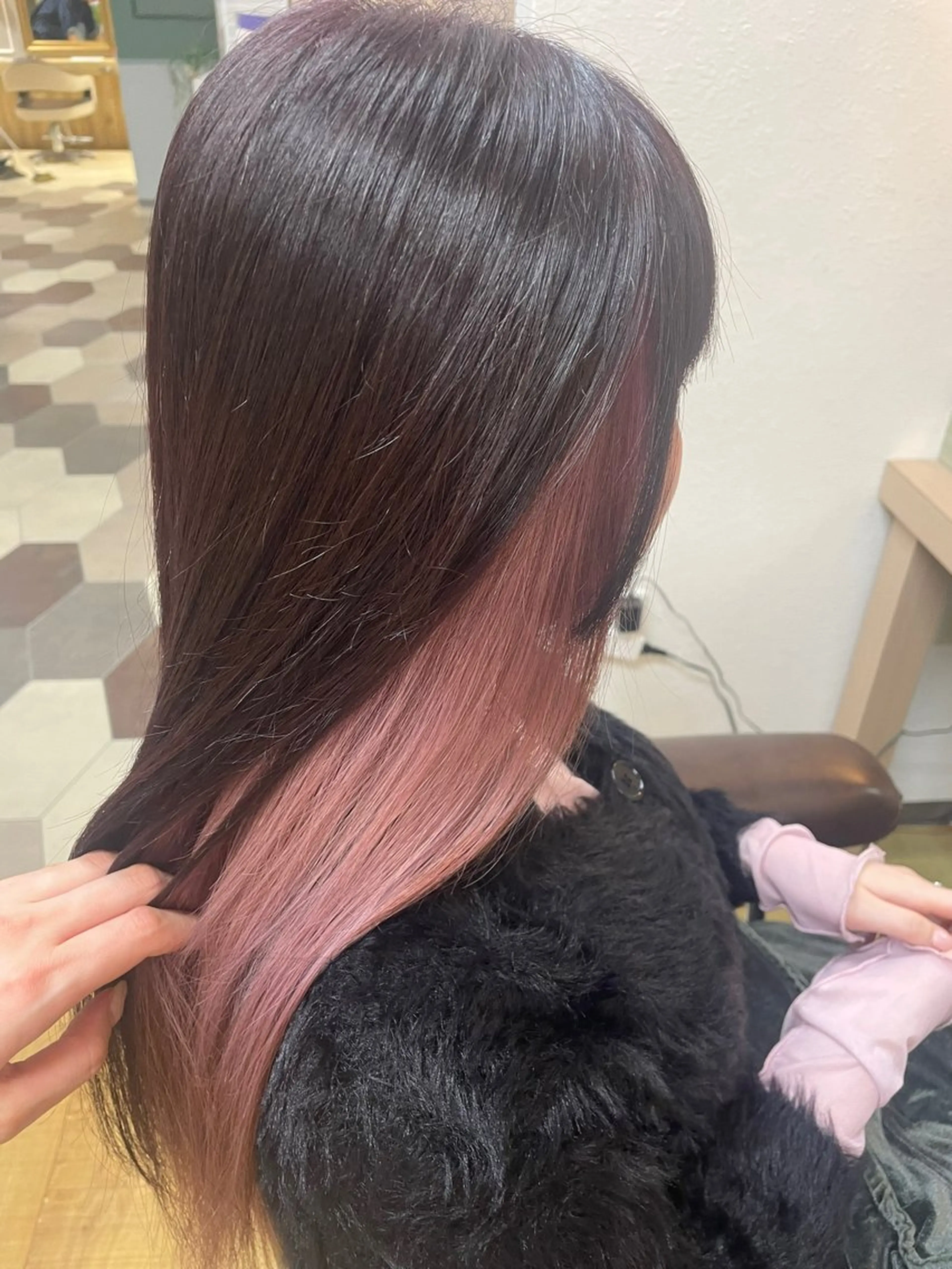 ミディアム カラー ベージュカラー ピンクカラー ピンクベージュ 顔周りカット 【アクイール】やまだ みなのヘアスタイル