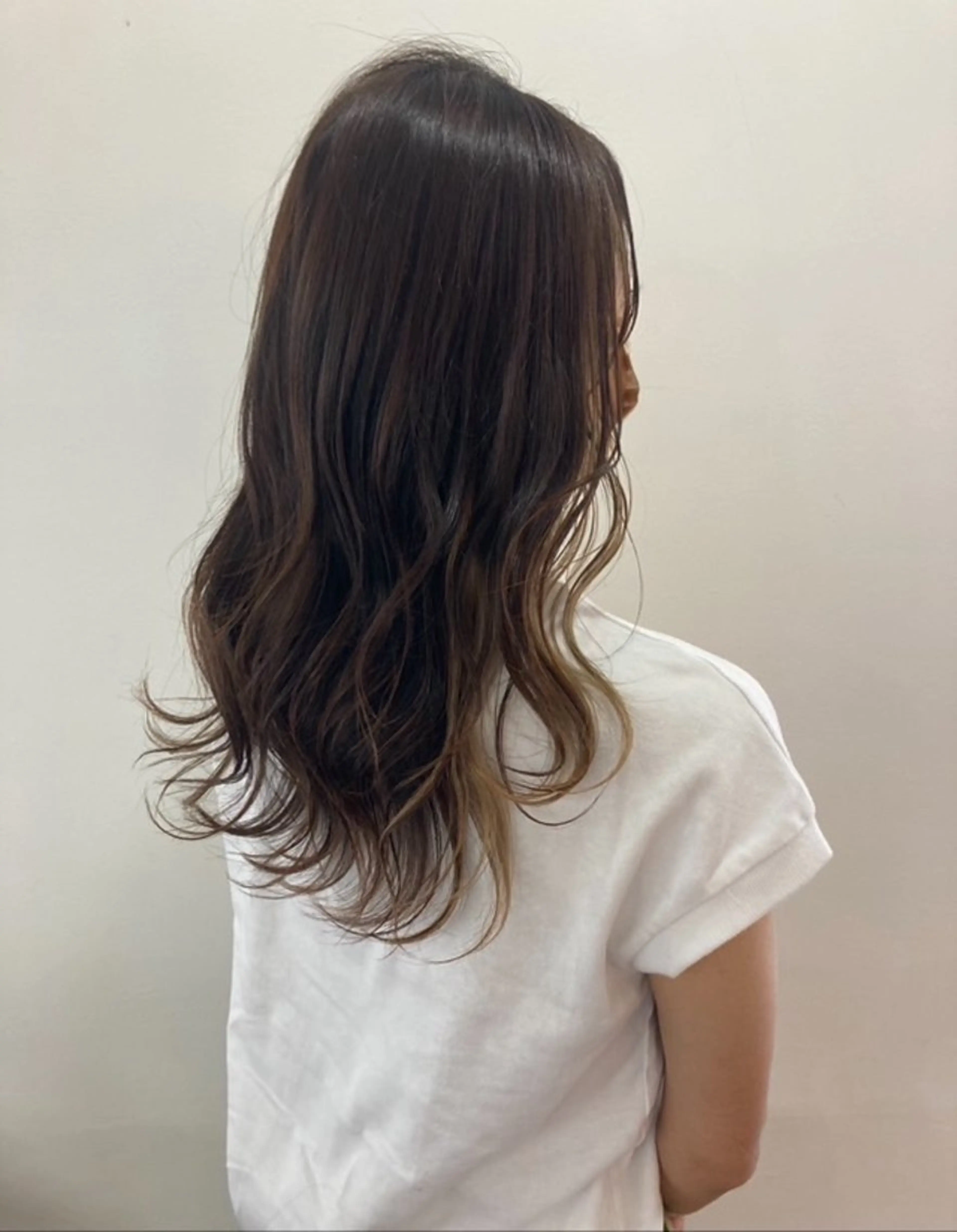 ロング カラー ブリーチ ケアブリーチ イヤリングカラー インナーカラー 髪質改善 mopa_kaede 暖色カラー/ロングのヘアスタイル