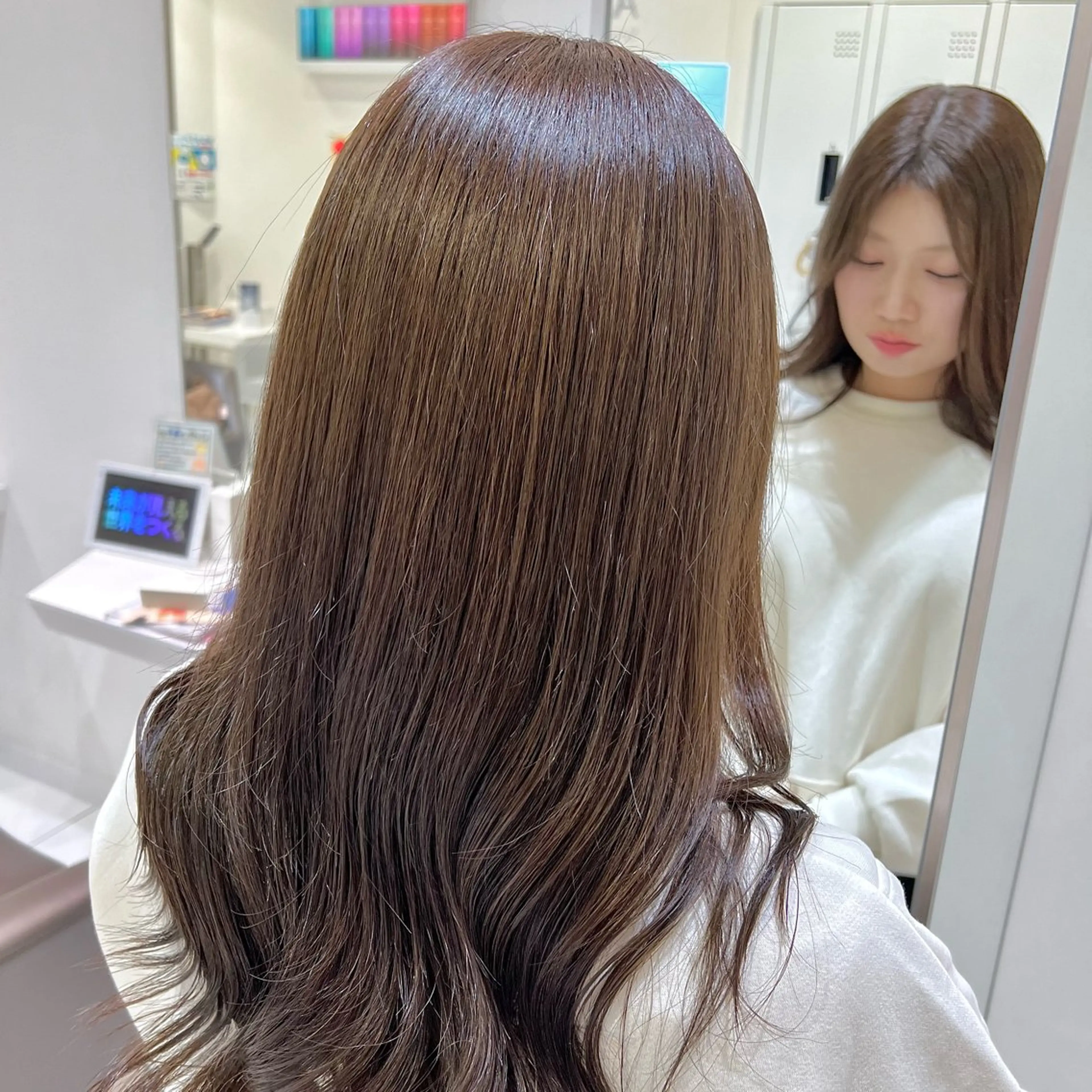 ロング カラー ベージュカラー ブリーチ ブリーチなしカラー オリーブベージュ トリートメント Yuka/Aujua ソムリエ/髪質改善のヘアスタイル