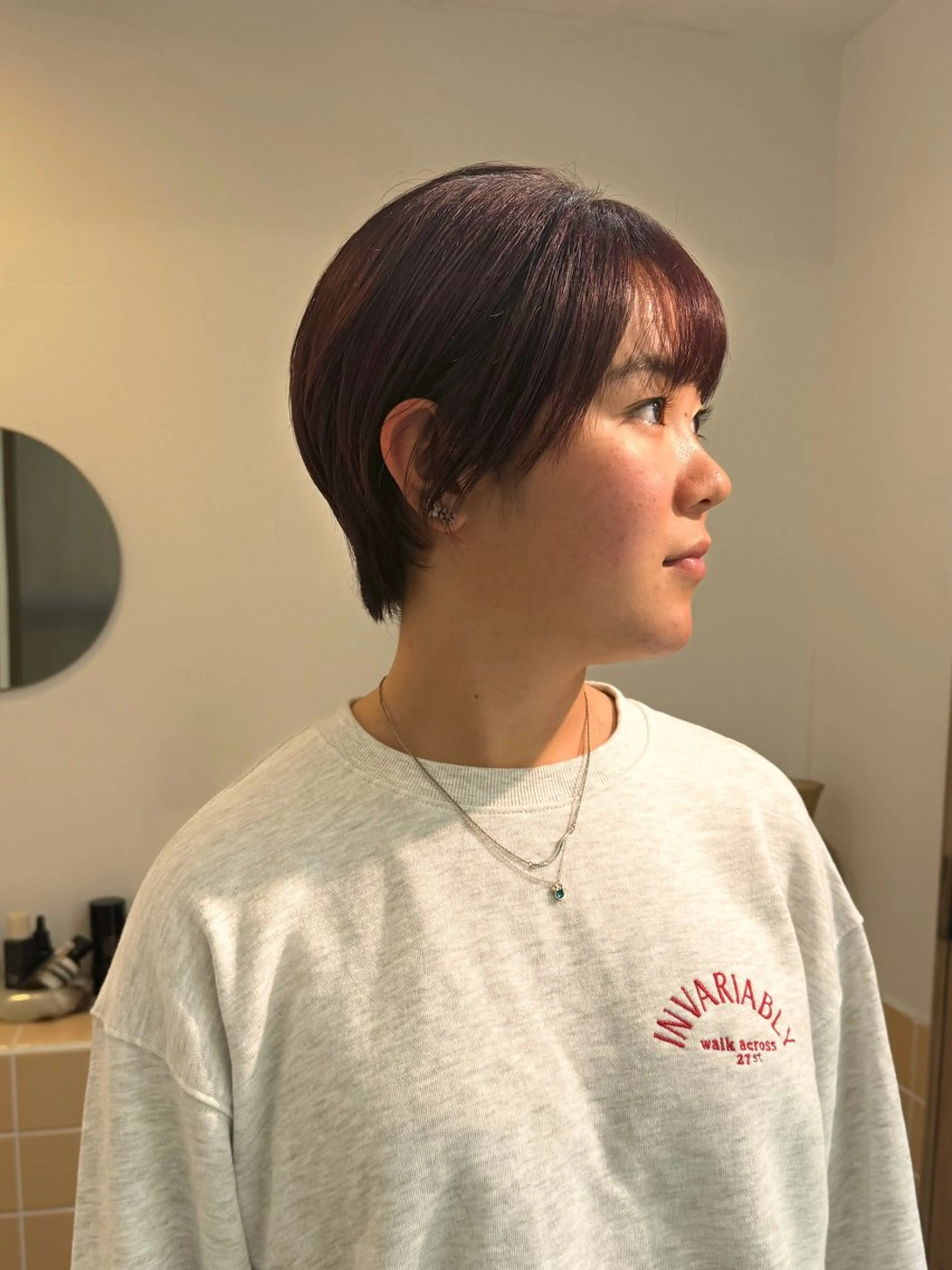 ショート カラー 丸みショート ブリーチ ボルドーカラー ブリーチなしカラー ショートヘア Seeknext // Rukaのヘアスタイル