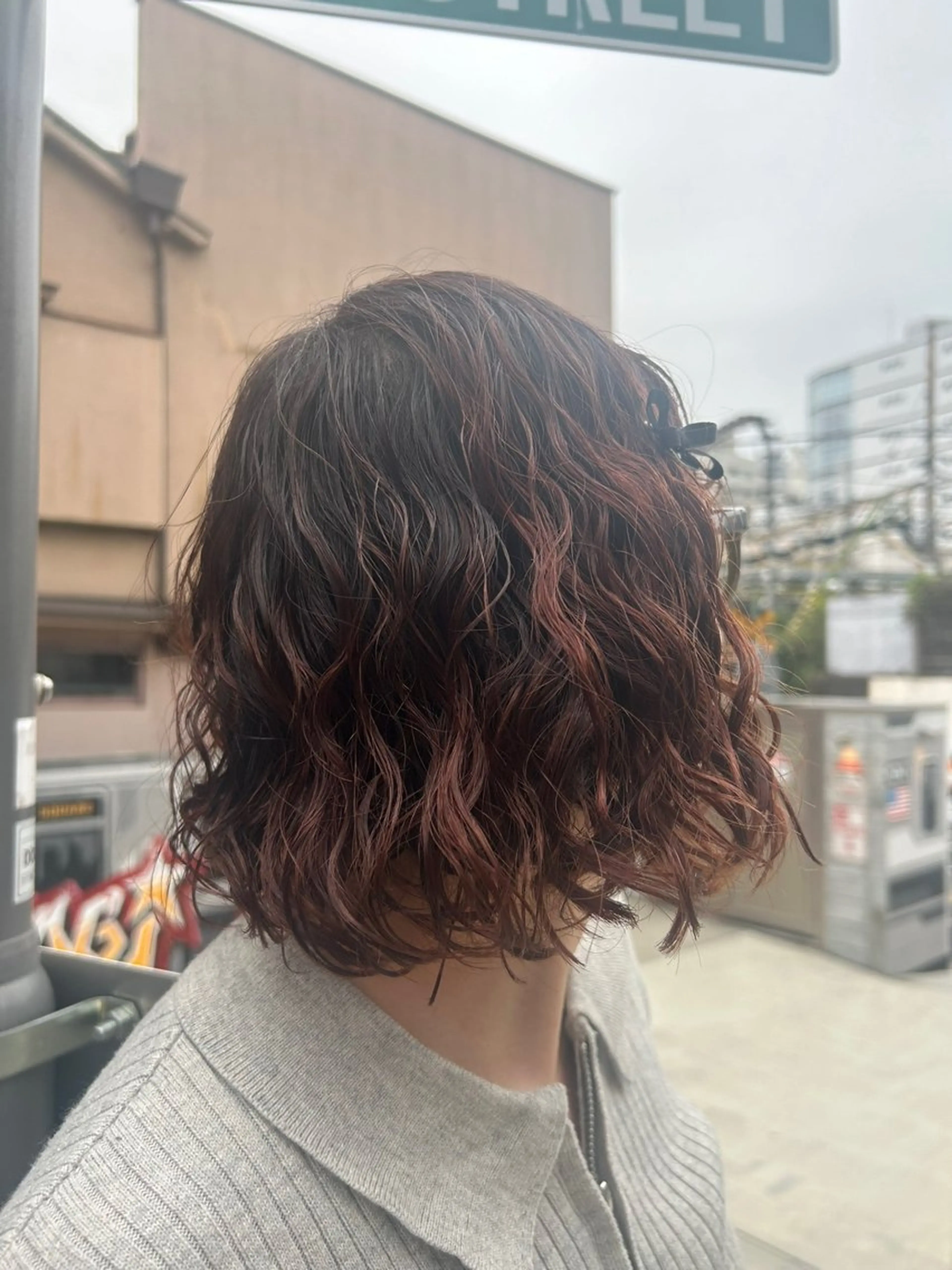 ミディアム パーマ ナチュラルカラー ブリーチなし　あんりのヘアスタイル