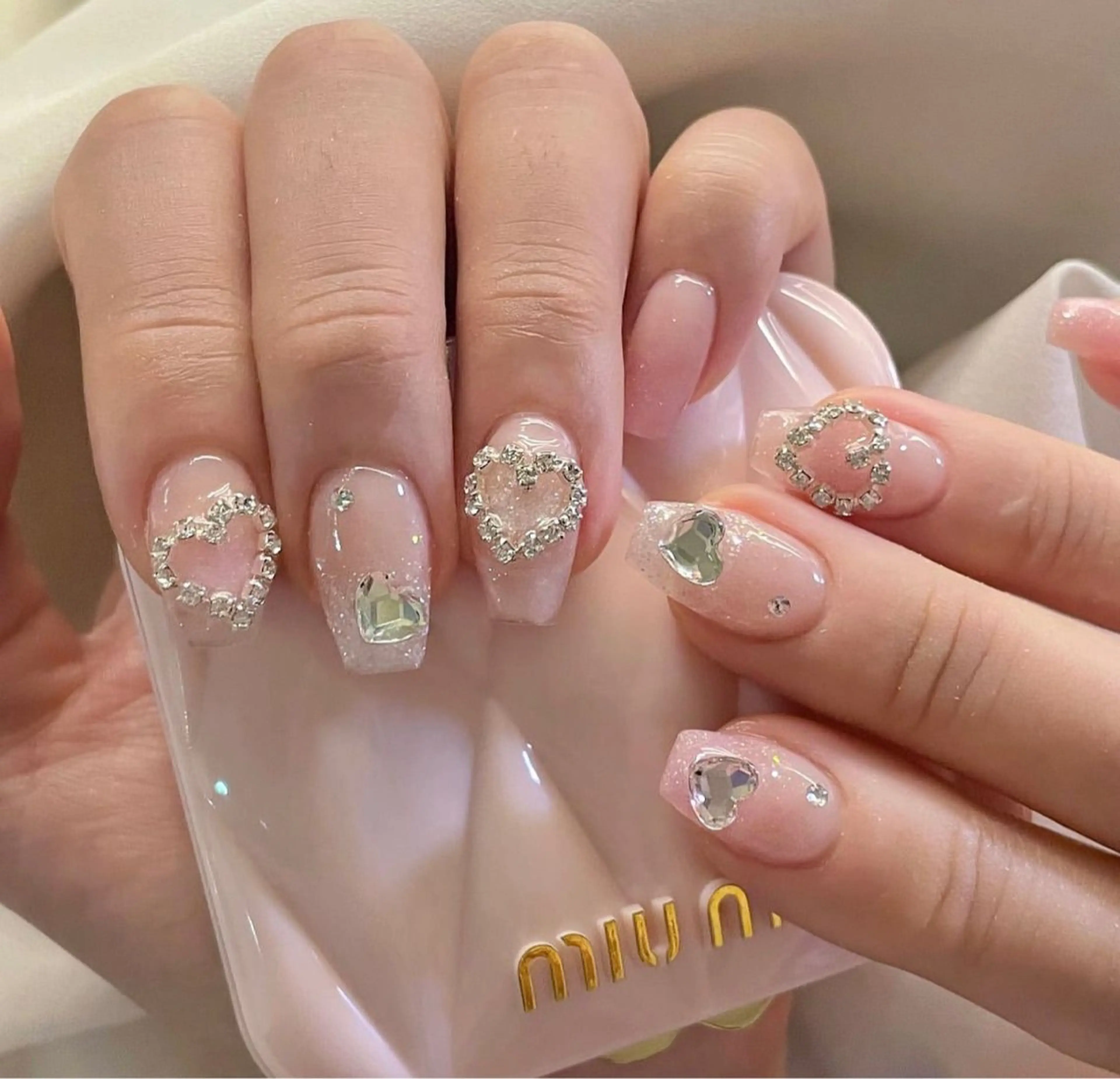 ミディアム nina beautyのネイルデザイン