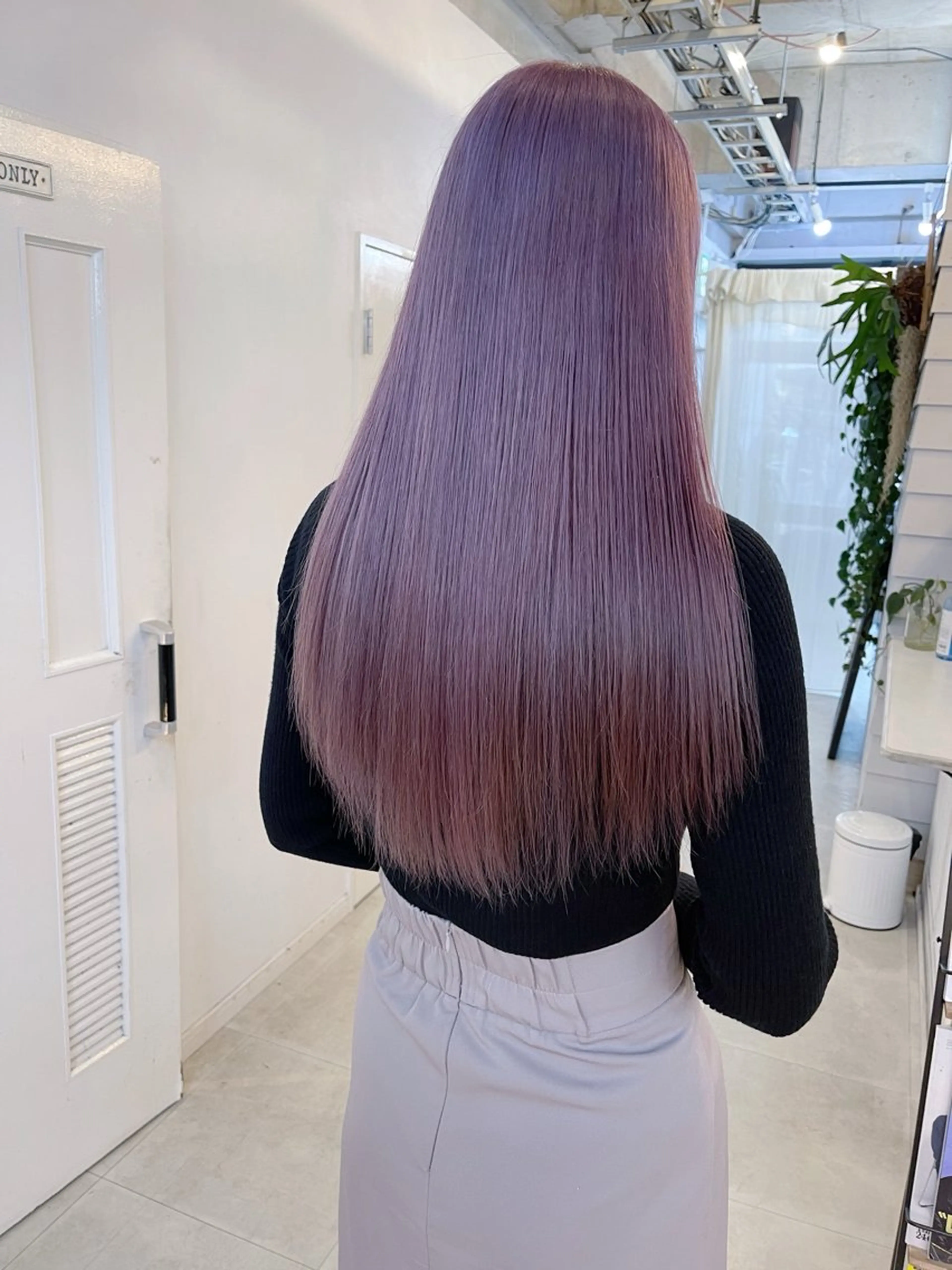 セミロング カラー ブリーチ ケアブリーチ ハイトーンカラー ラベンダーカラー ヘアカラー トリートメント AiM 大名　似合わせカットのヘアスタイル