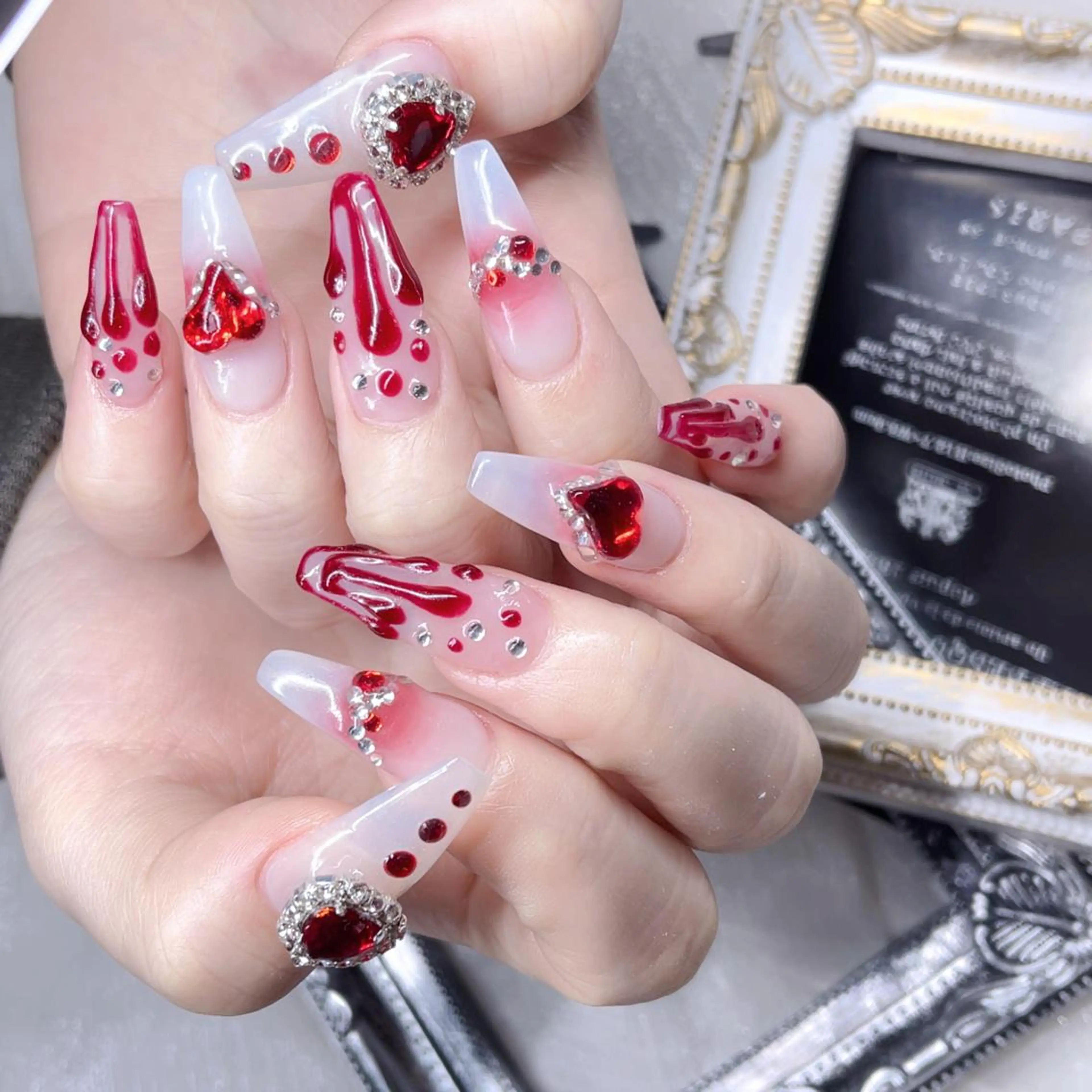 ネイル ハンドネイル Queens ciciのネイルデザイン