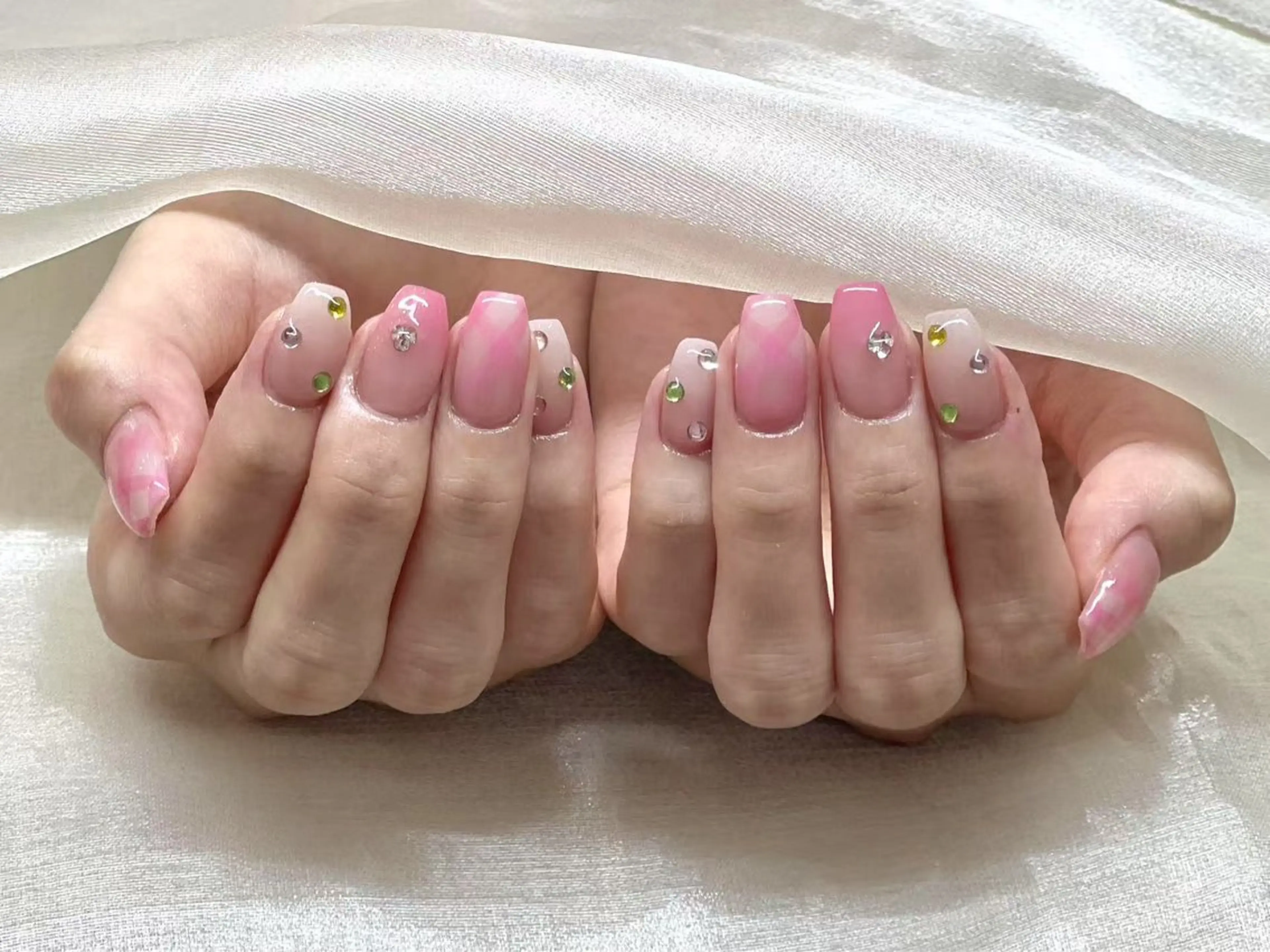 ネイル ハンドネイル CHERIR Emiのネイルデザイン