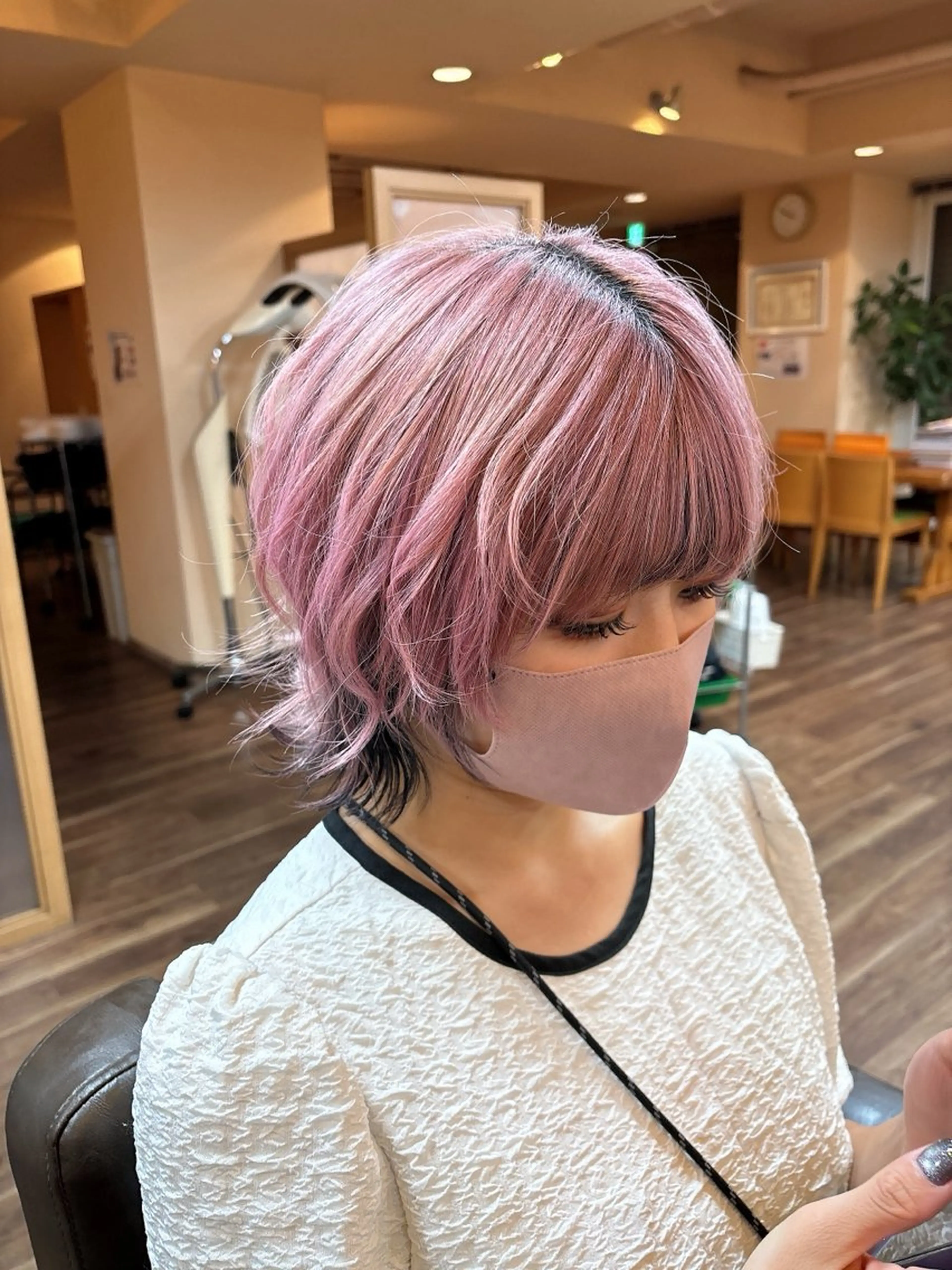 ショート 中野 里咲のヘアスタイル