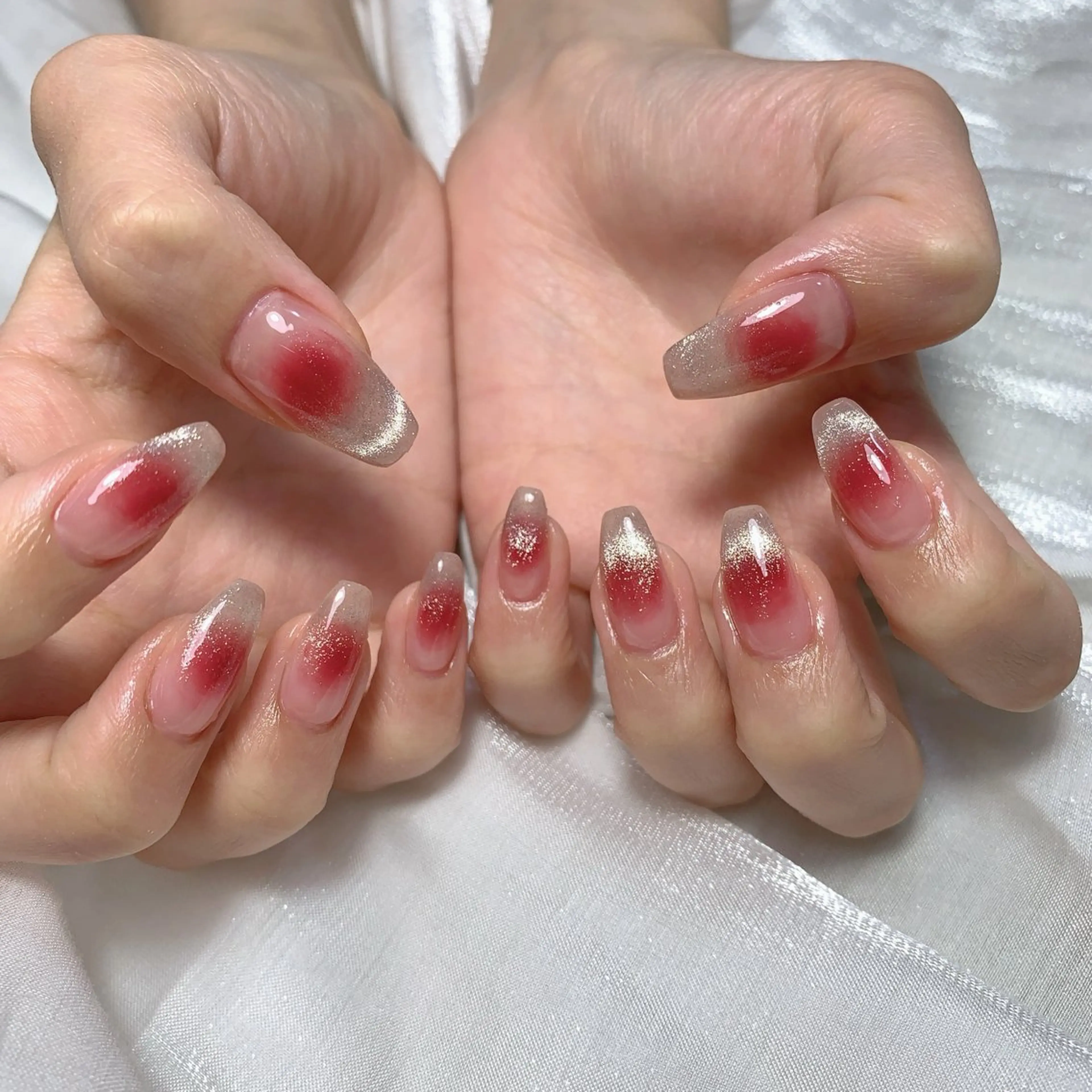 ネイル ブルー チークネイル フレンチネイル ハート ホログラムネイル ハンドネイル インフィニティ ネイルサロンのネイルデザイン