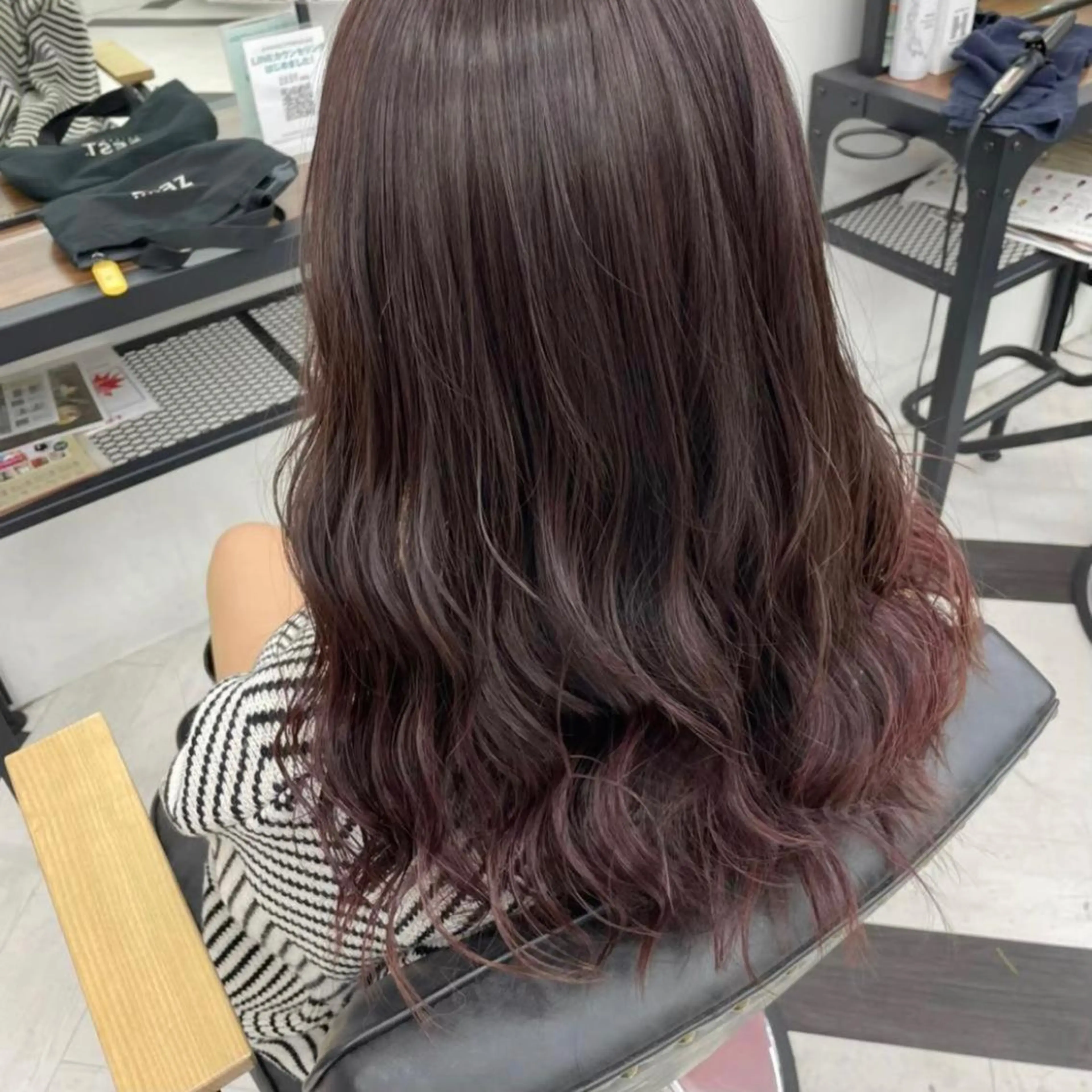 ロング カラー パーマ ヘアアレンジ メンズ キッズ ネイル マツエク・マツパ アイブロウ ブラウンカラー ピンクカラー ピンクブラウン カラーマツエク ブラウン mona/ ストレートスタイル✨のヘアスタイル