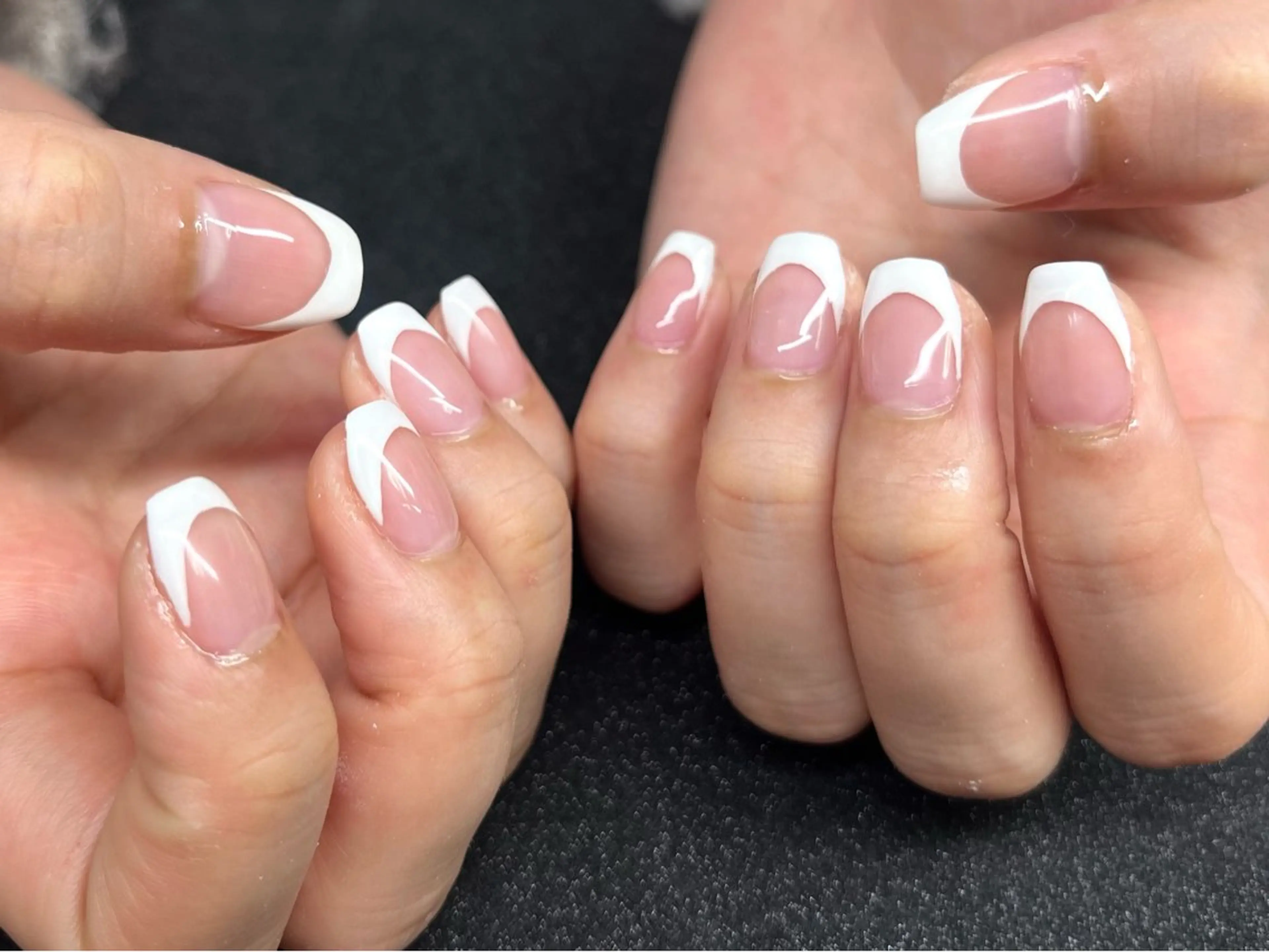 ネイル フレンチネイル ハンドネイル Chika .のネイルデザイン