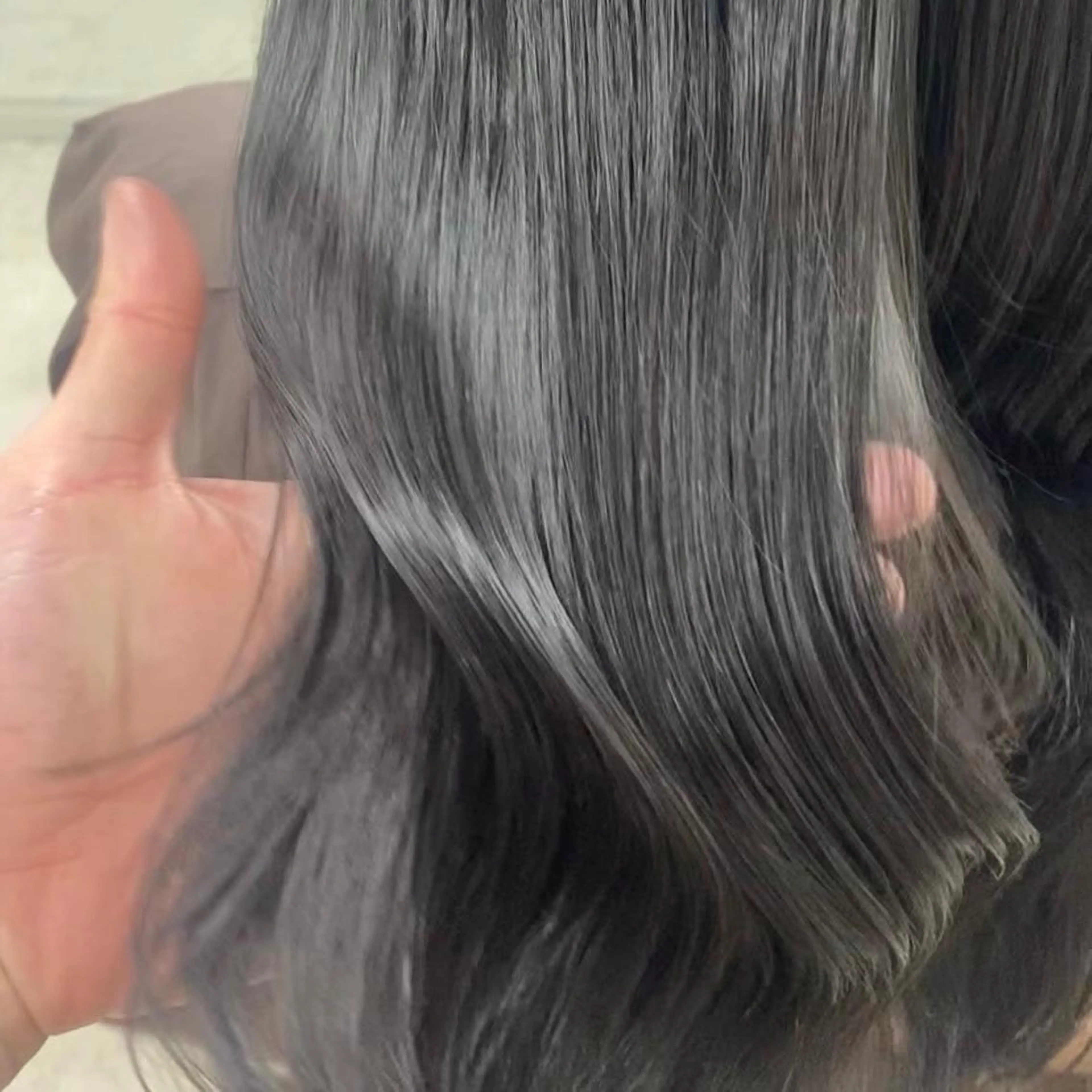 カラー ベージュカラー オリーブベージュ 切りっぱなしボブ／ 暖色カラー／なつみのヘアスタイル