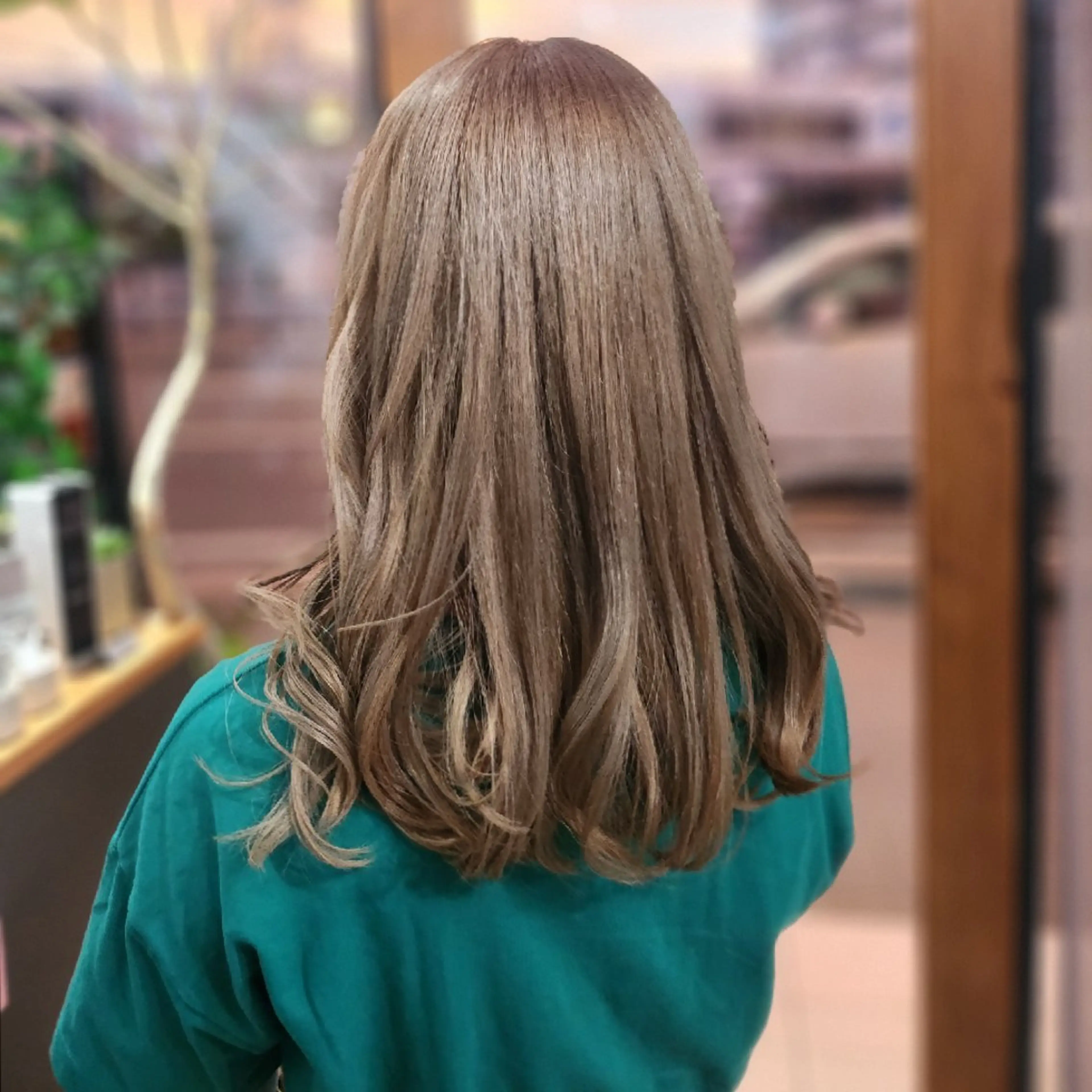 セミロング カラー ベージュカラー ダブルカラー ハイライトカラー ハイライト ヘアカラー 金田 拓也のヘアスタイル