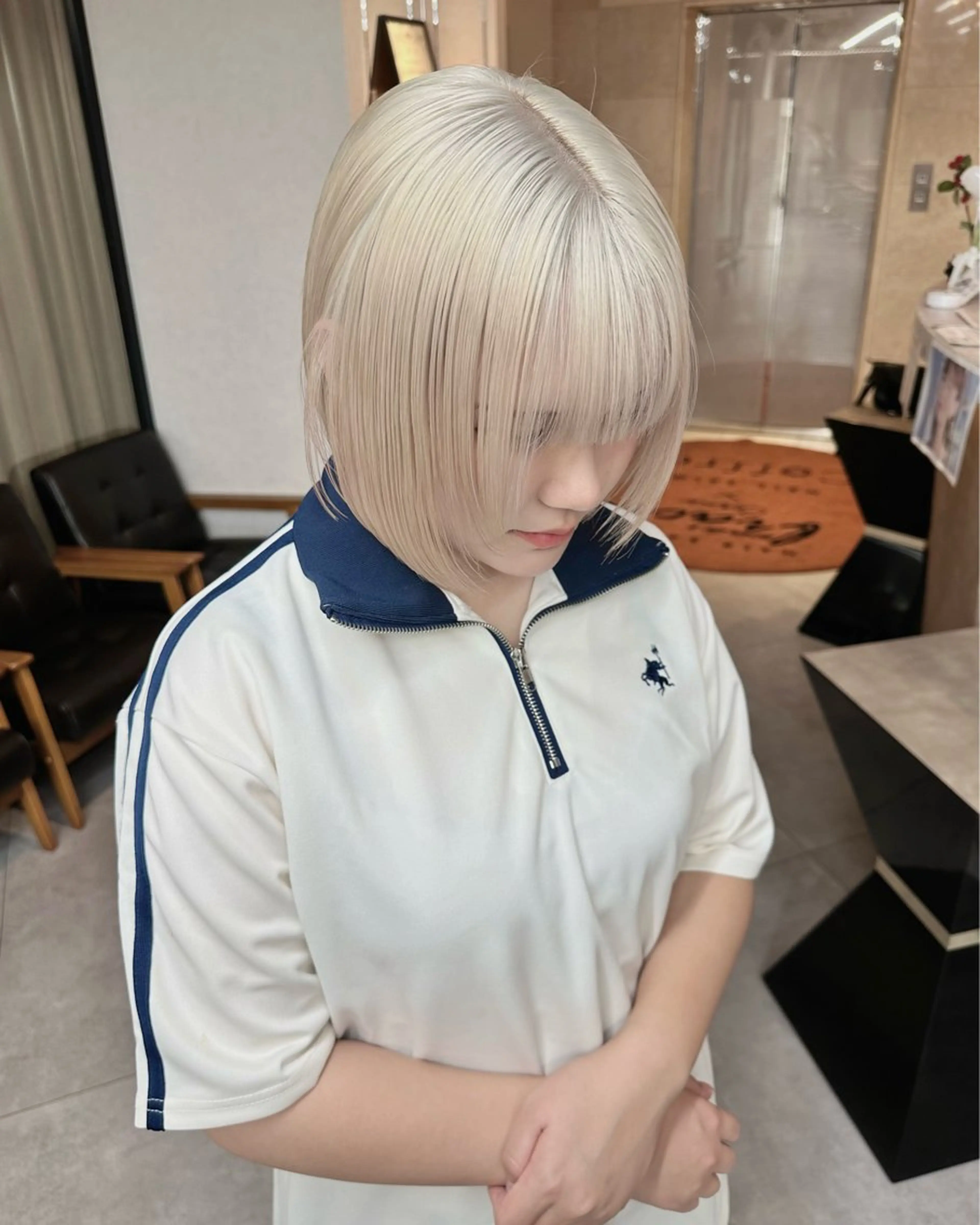 ミディアム カラー ウルフとハイトーン みっちー✂️のヘアスタイル