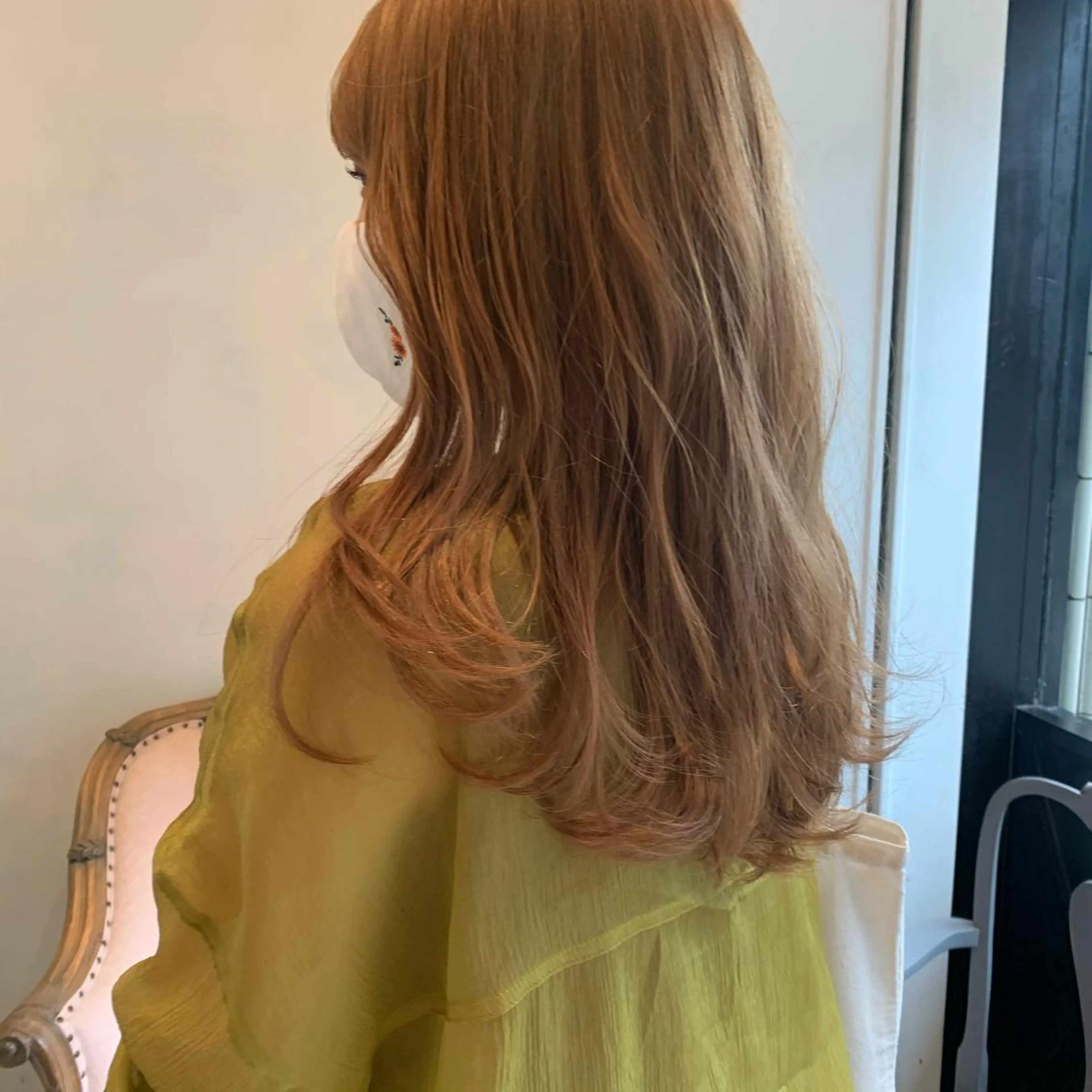 ロング ヘアカラー SAKINO. ベージュカラーのヘアスタイル