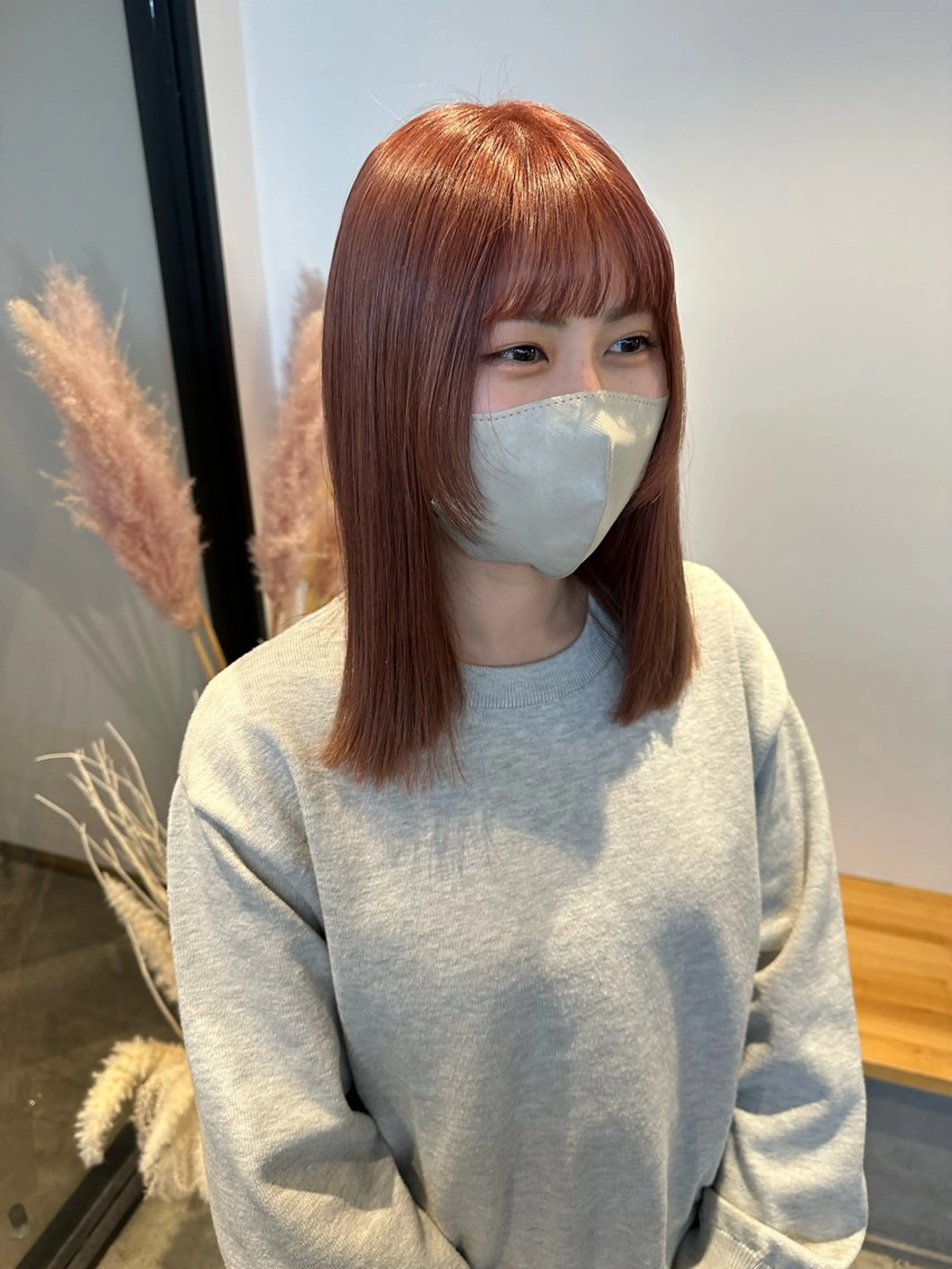 ミディアム カット ヘアカラー トリートメント yuika .のヘアスタイル