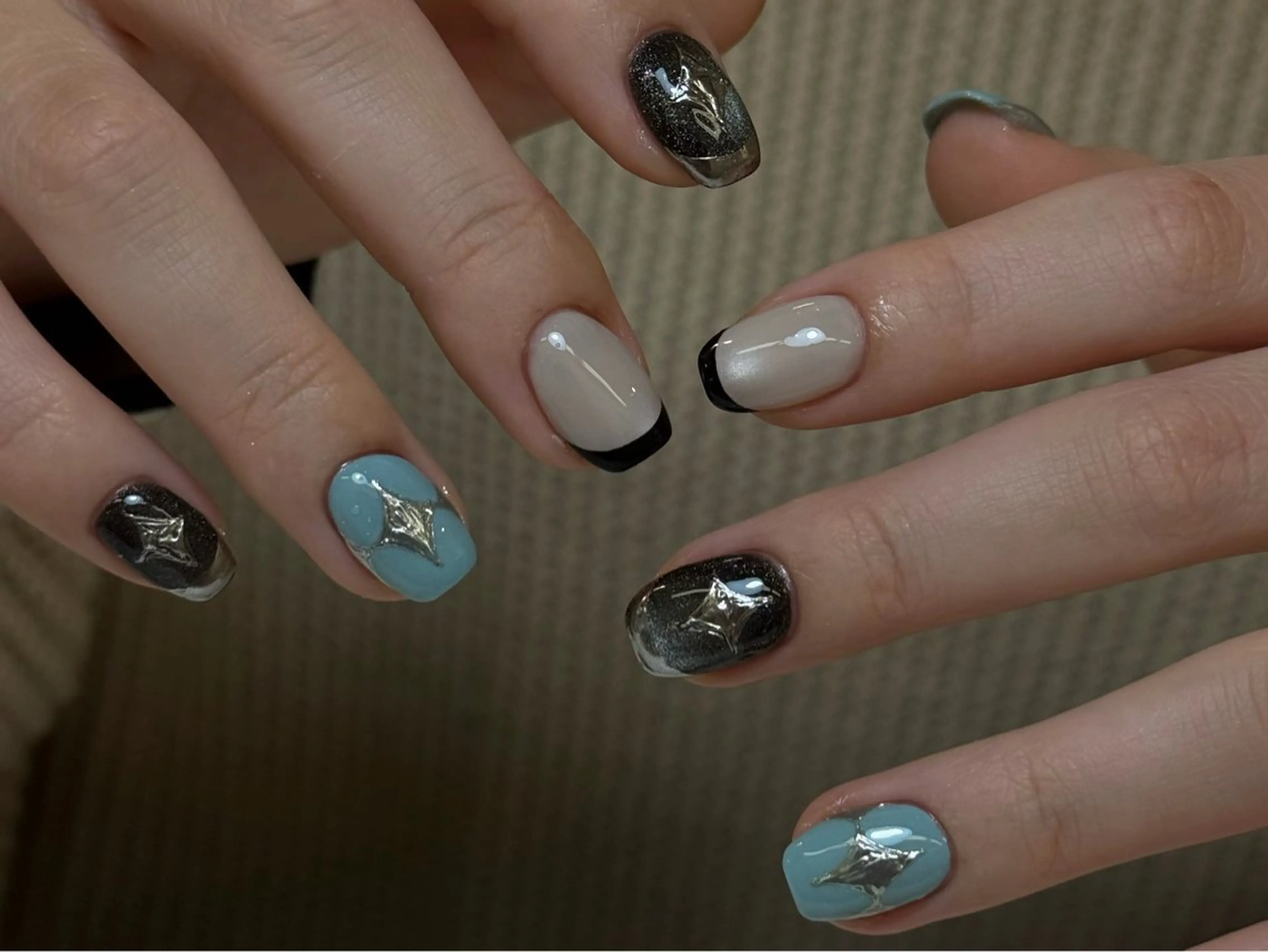 ネイル チークネイル フレンチネイル 韓国ネイル マグネットネイル 持ち込み ハンドネイル Hi nail🎀 池袋kozueのネイルデザイン