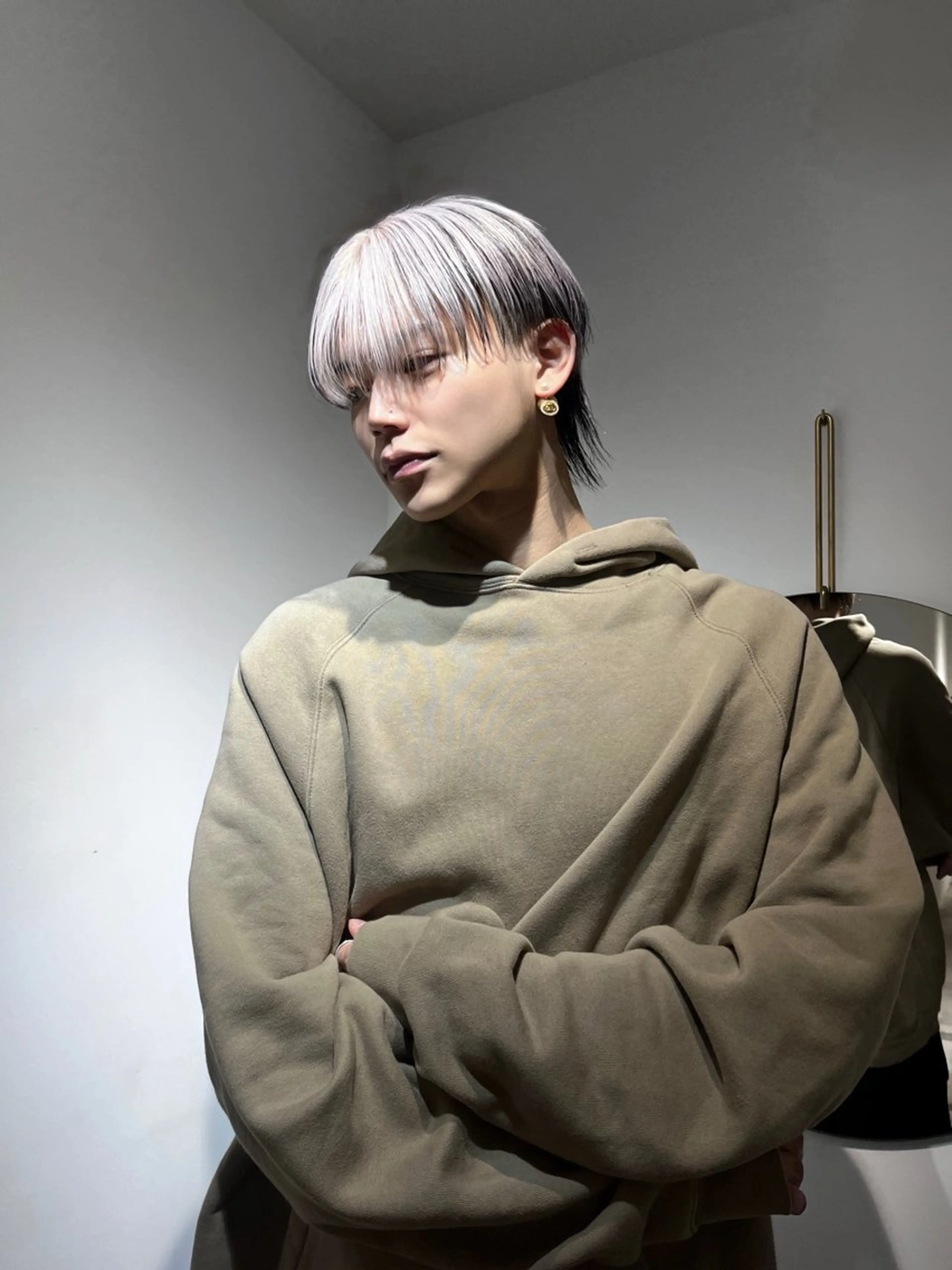 ショート カラー メンズ メンズブリーチ メンズハイトーン ブリーチ ケアブリーチ ハイトーンカラー ヘアカラー TOTA 唯一無二カラーのヘアスタイル