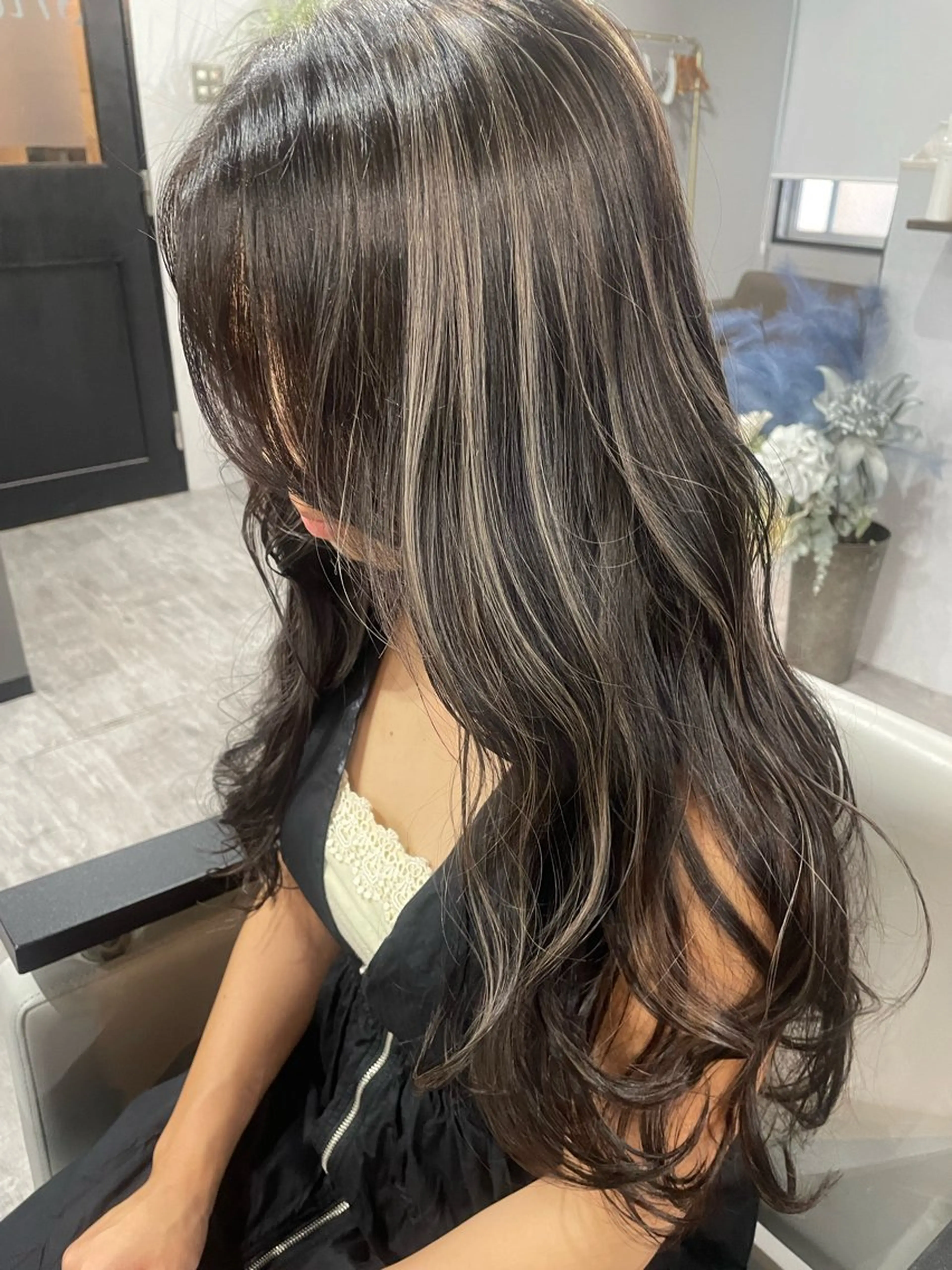 ロング ハイライト ヘアカラー トリートメント 空きあり💛 miho  大国町のヘアスタイル