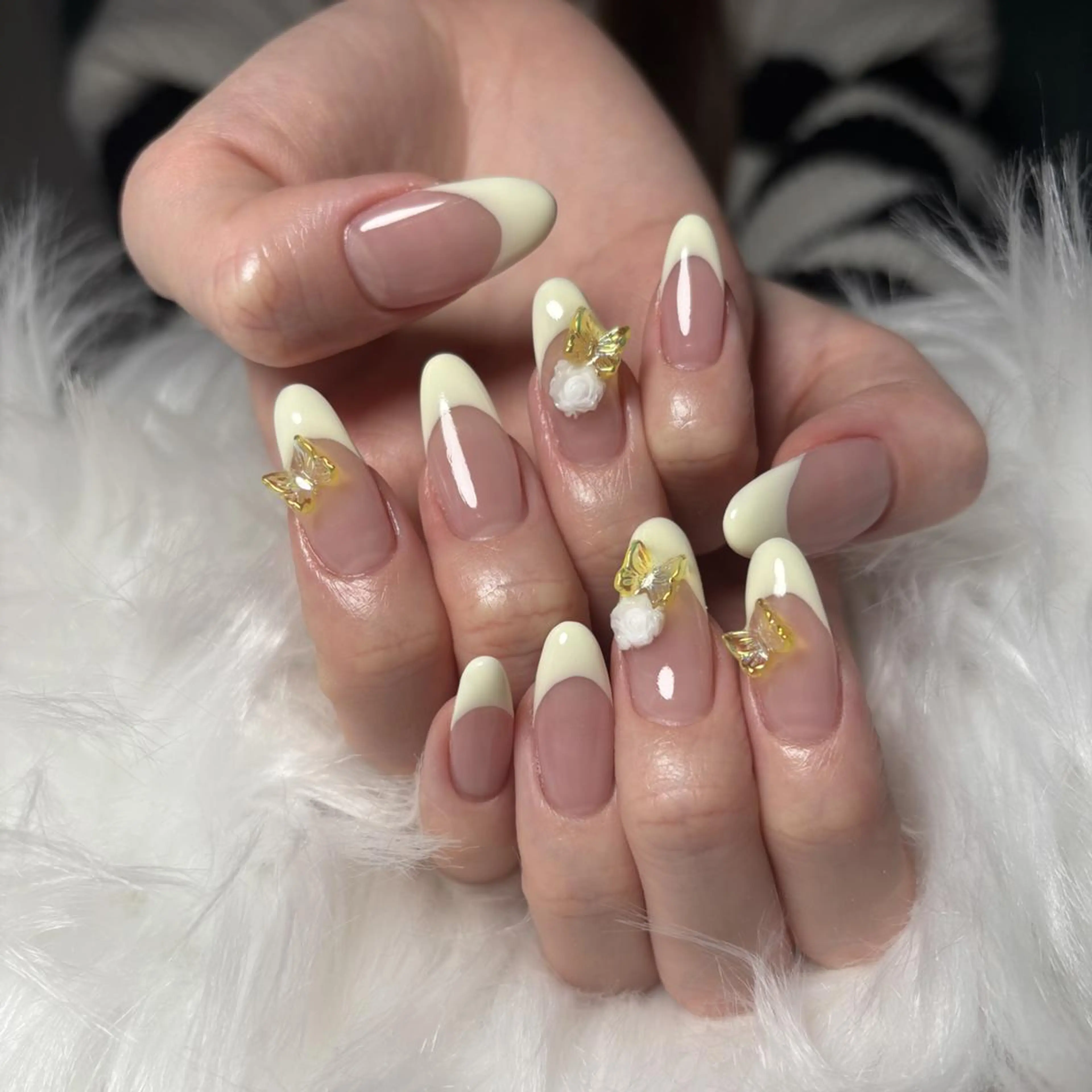 ネイル フレンチネイル 黄色 ハンドネイル nail salon Libertyのネイルデザイン