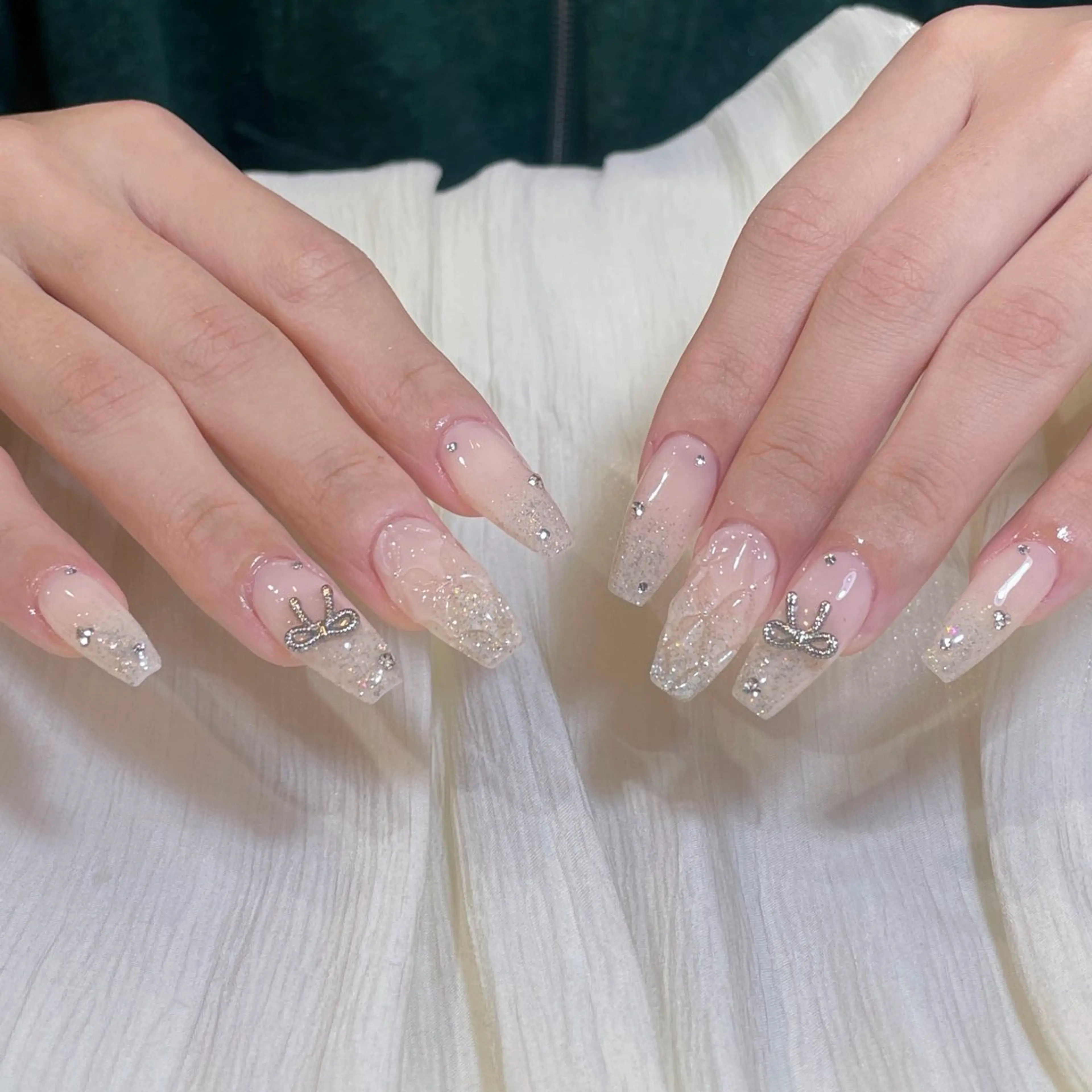 ネイル アートネイル オーロラネイル キラキラネイル 韓国ネイル マグネットネイル ハンドネイル ハンドケア Plenty 💞のネイルデザイン