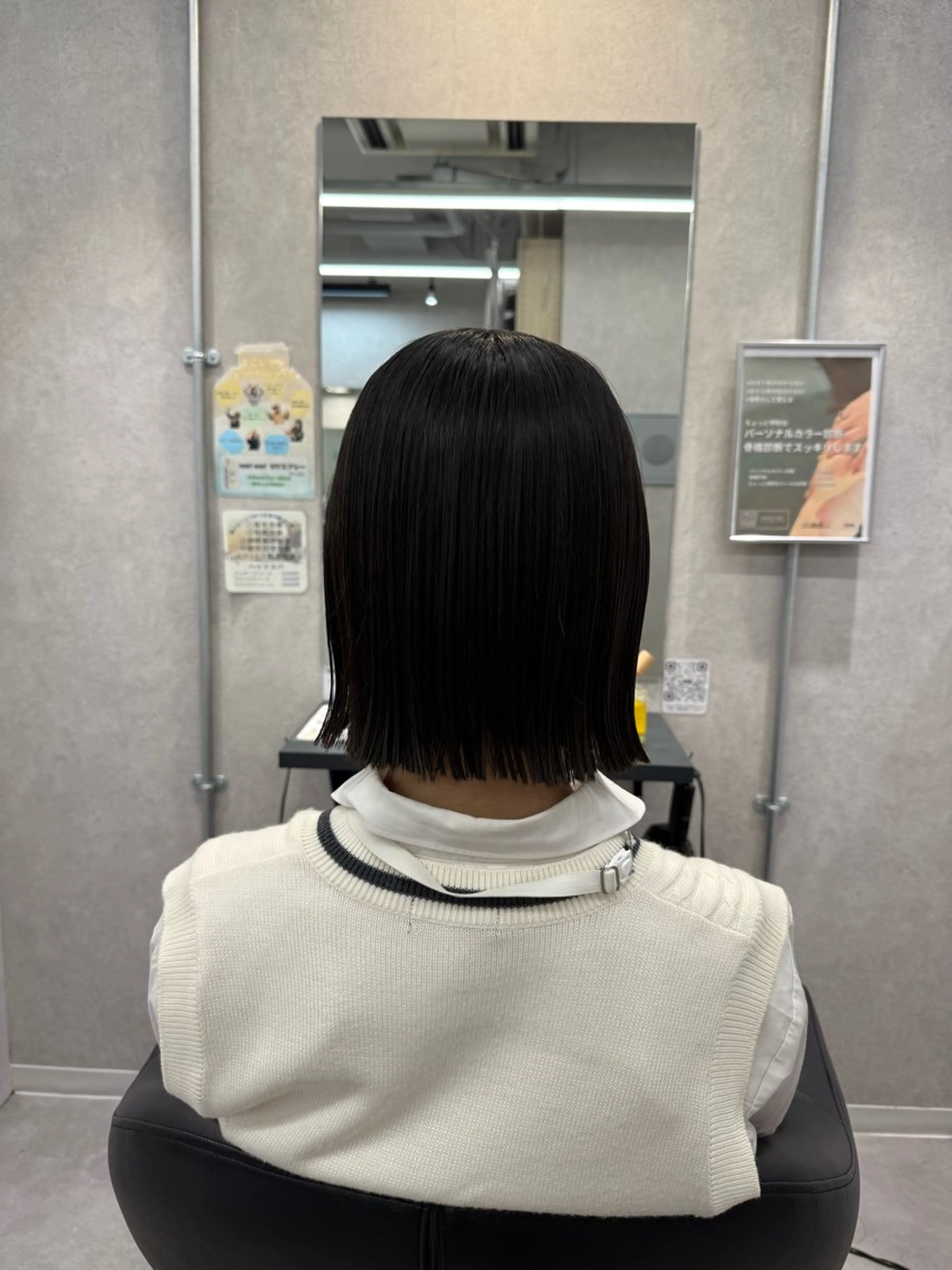 ミディアム カット 白髪ぼかし🌈 Ayakoのヘアスタイル