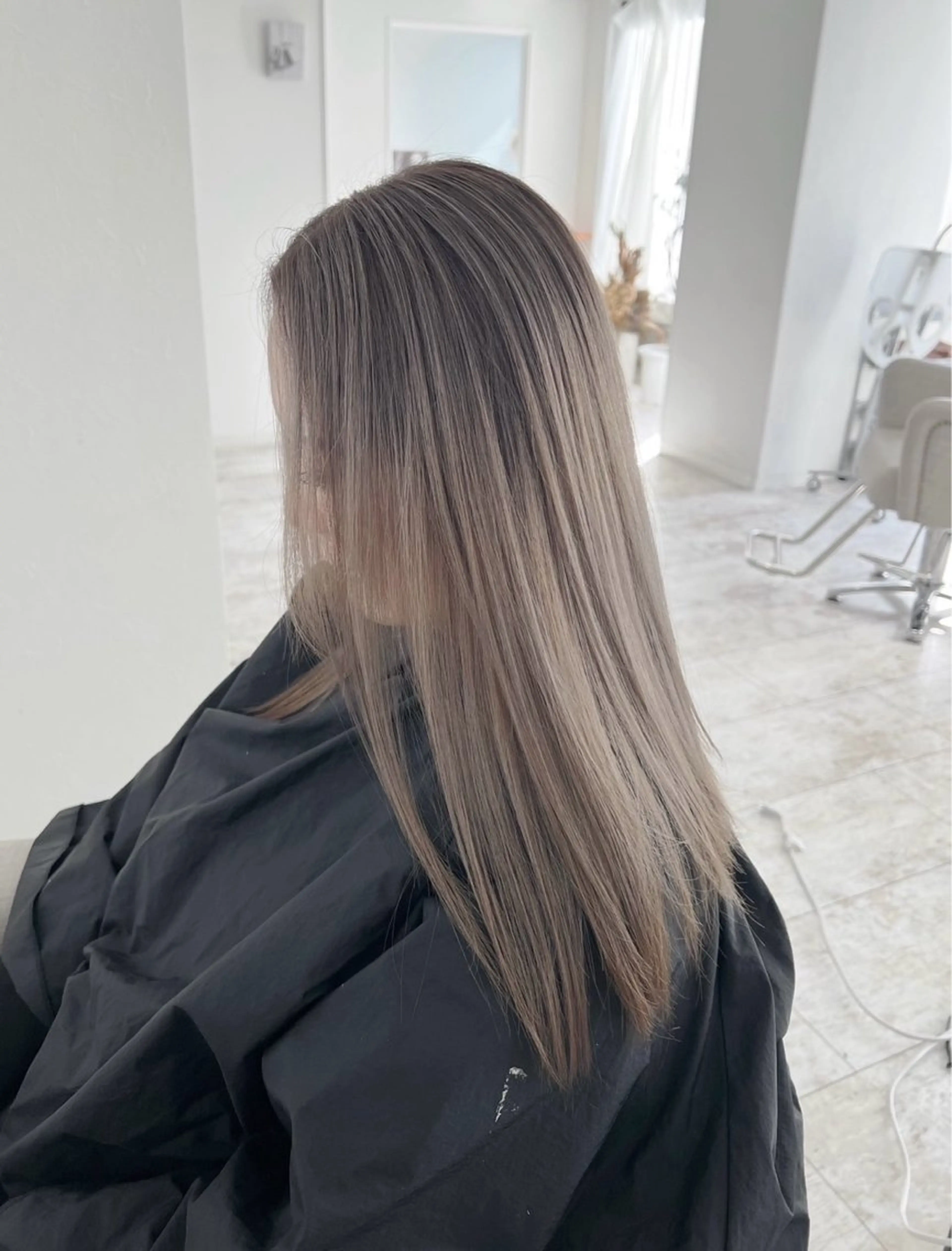 セミロング カラー バレイヤージュ グレージュ レイヤーカット ヘアカラー トリートメント ROBIN所属・指名数No.1 /NAOYAのヘアスタイル