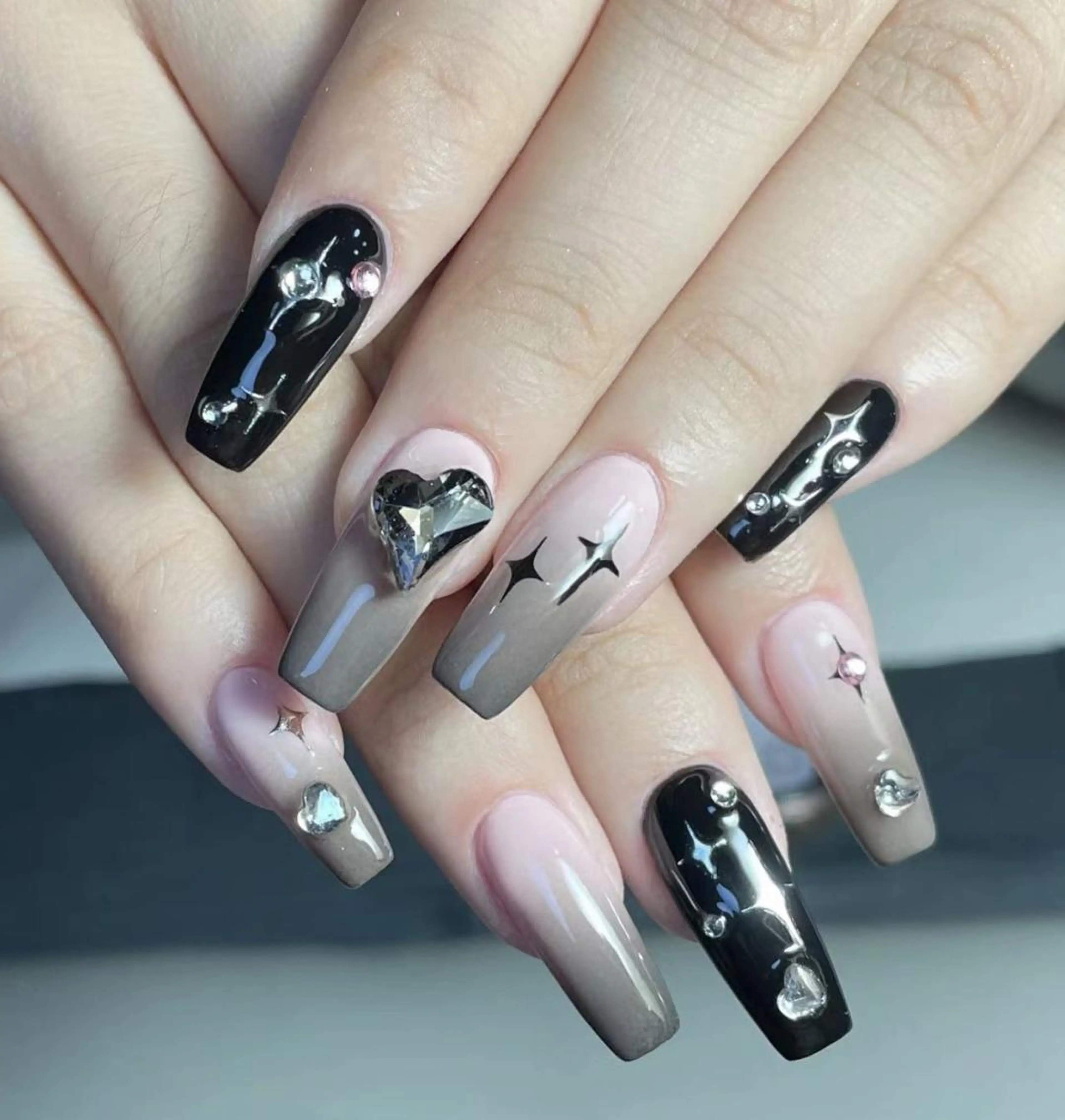 ネイル アートネイル 長さ出し ネイルチップ Queens momoのネイルデザイン