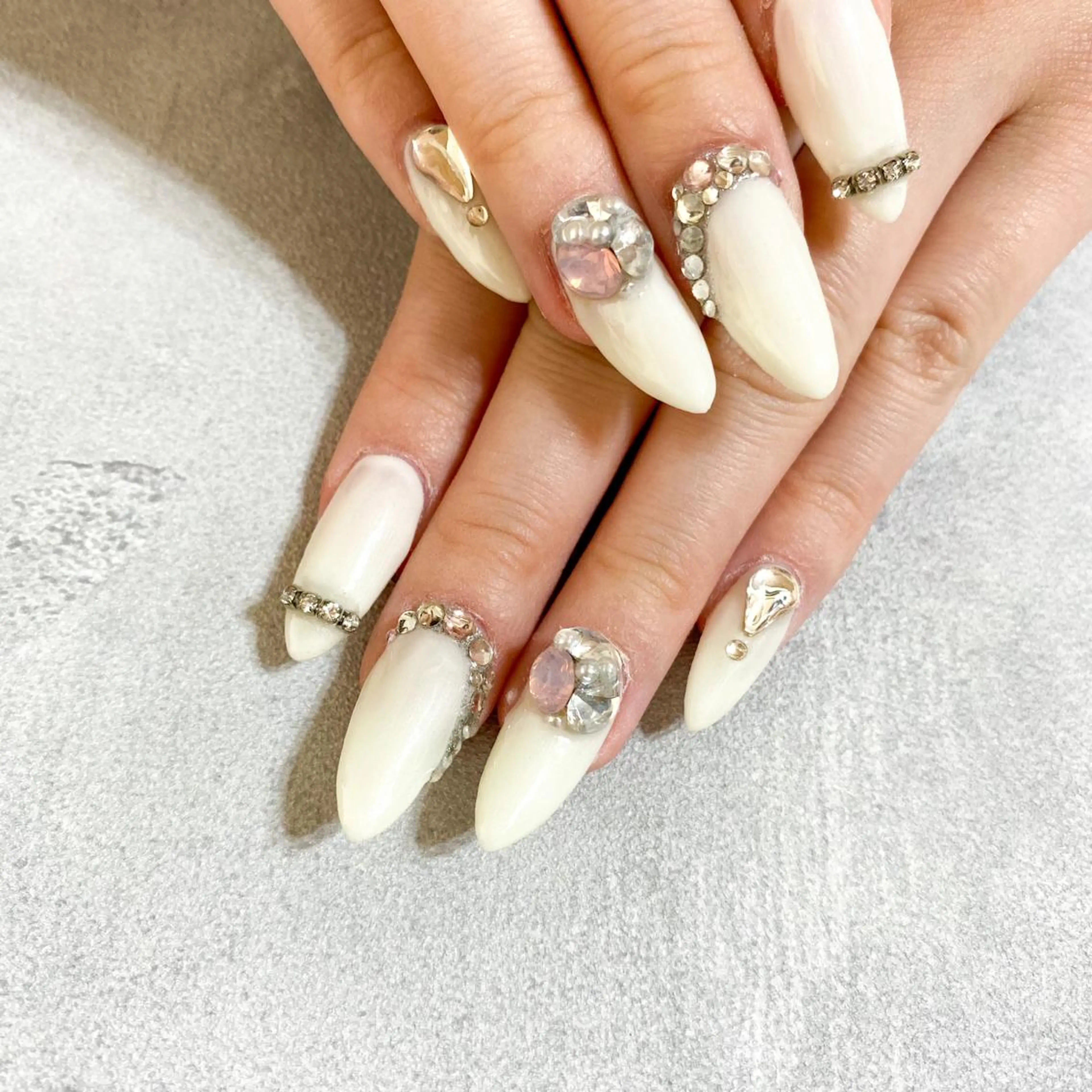 ネイル ハンドネイル ゴテゴテ💙ワンホン リオナのネイルデザイン