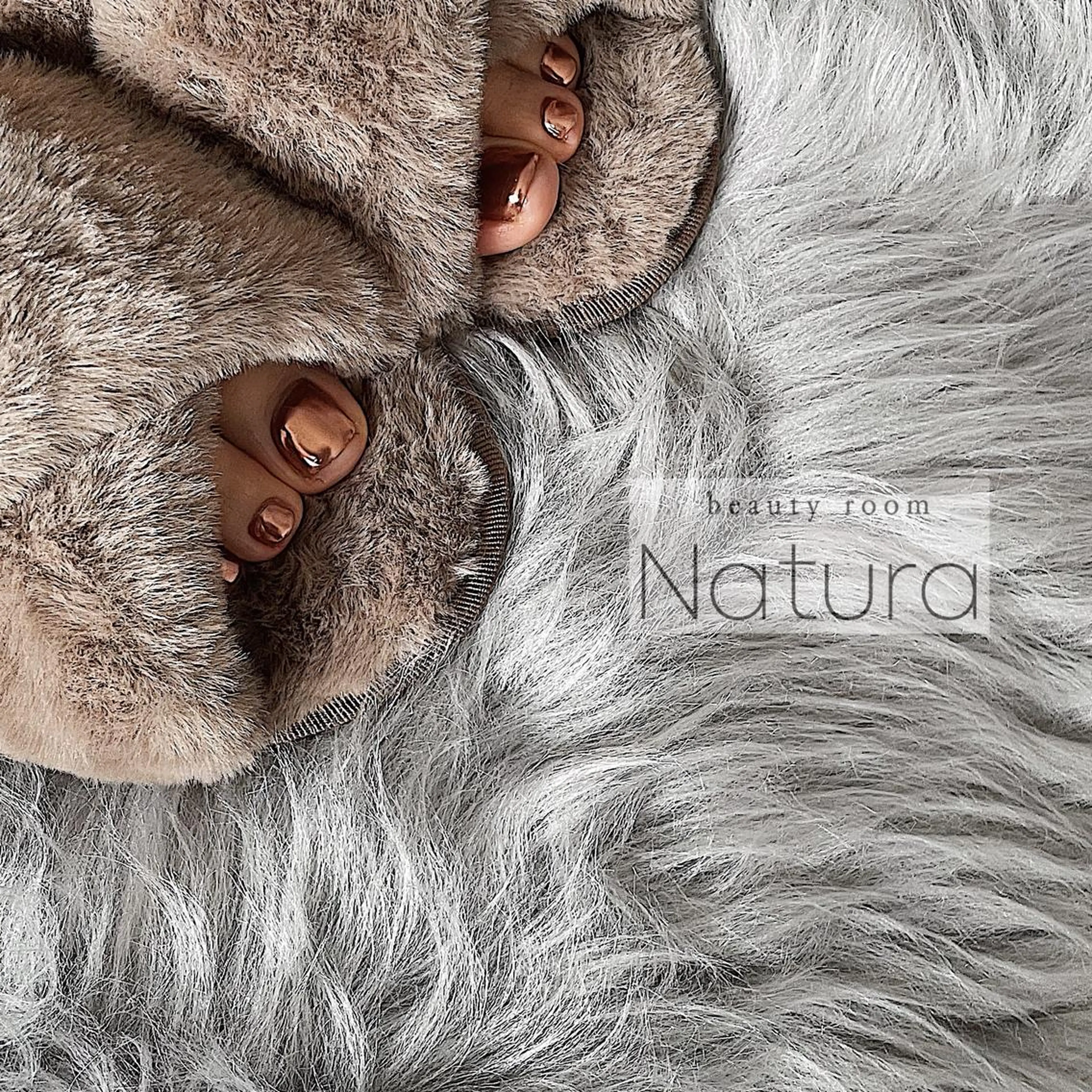 ネイル マツエク・マツパ アイブロウ ミラーネイル フットネイル beautyroom Naturaのネイルデザイン