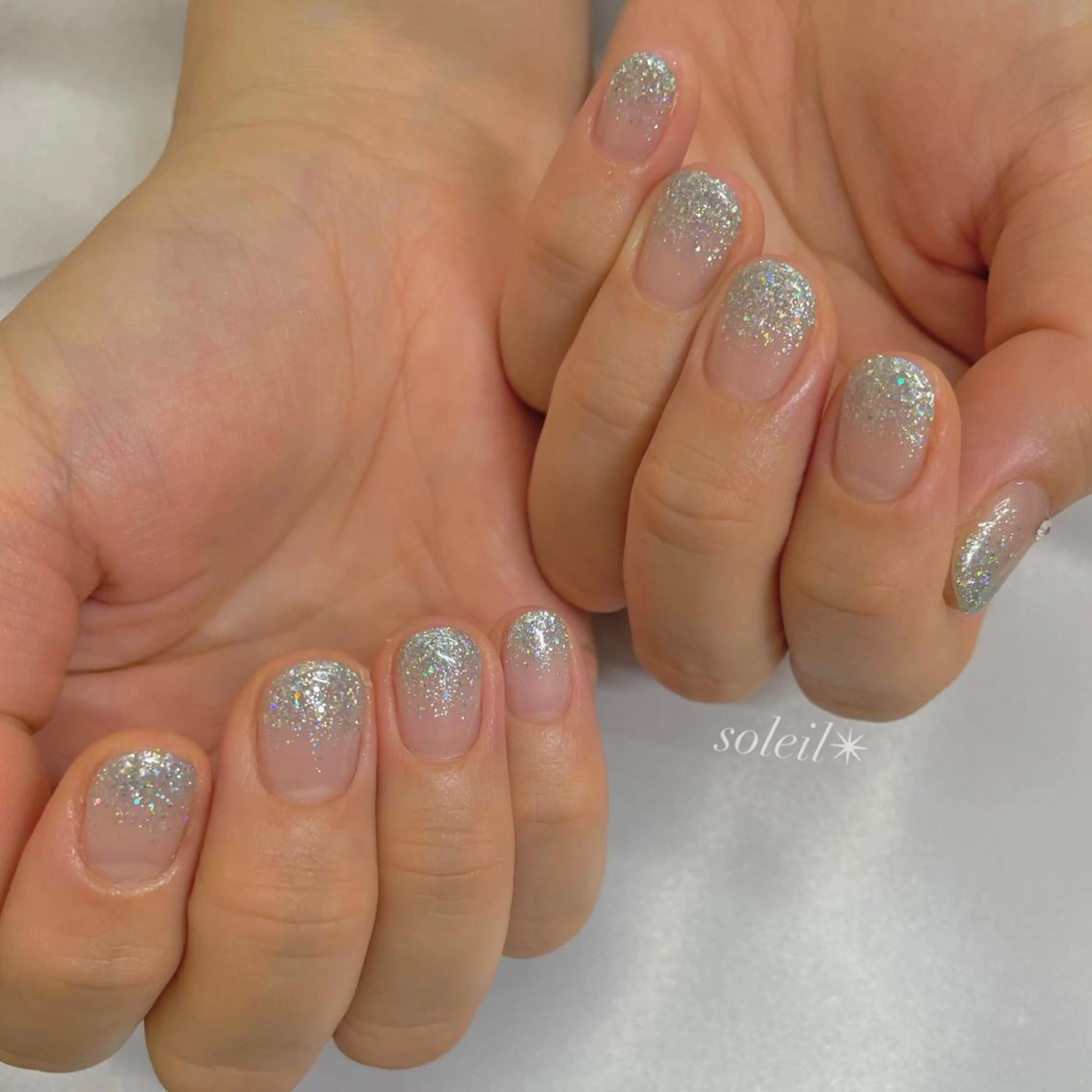 ネイル グラデーション ラメ(グリッター) ラメグラデーション シンプルネイル 粟津 美紀のネイルデザイン