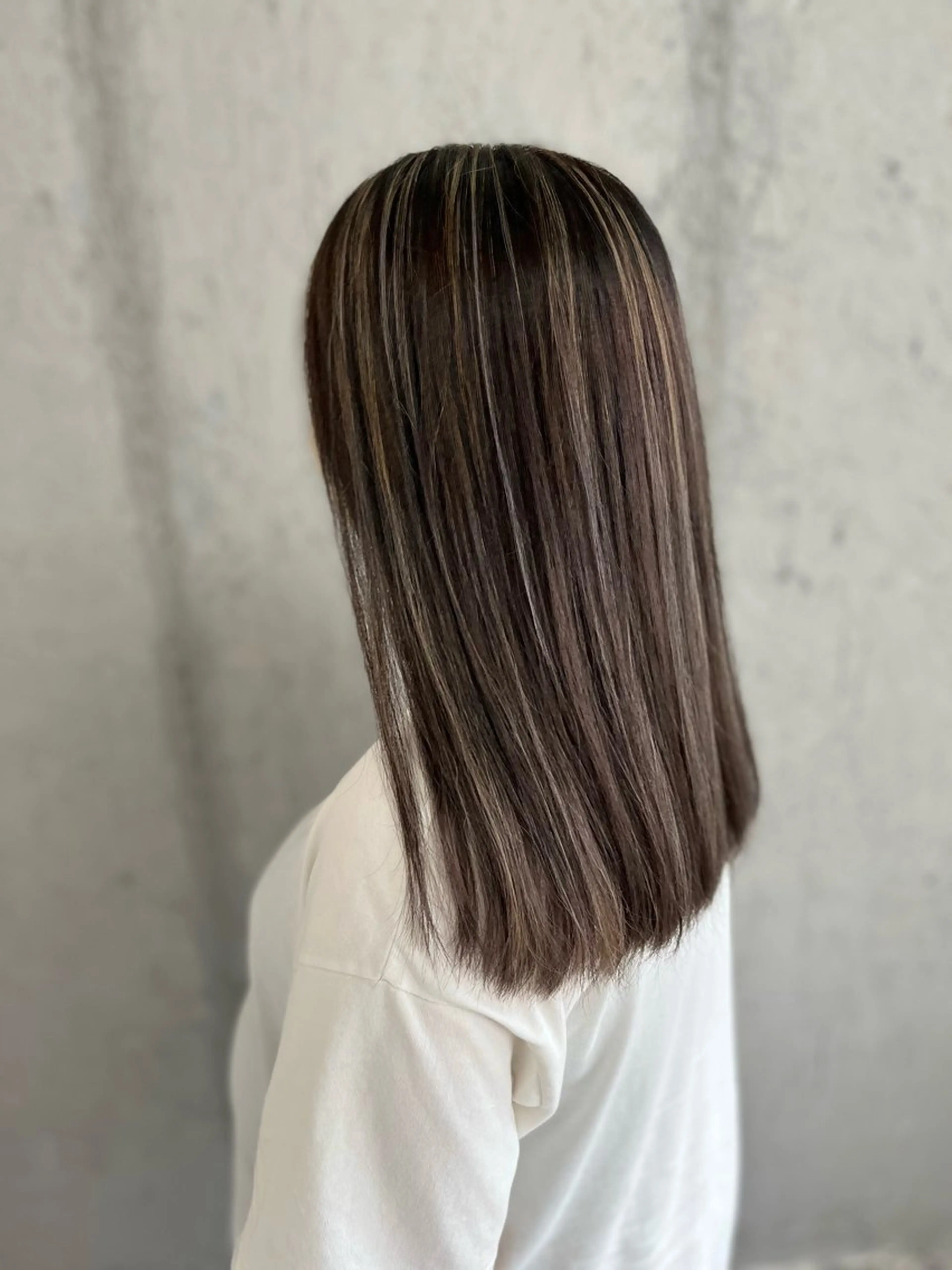 【白髪も染まる👩🏻‍🦳】大人気❤️‍🔥！！ハイライトカラー(ブリーチ1回)🌈＋トリートメント(1step)の写真