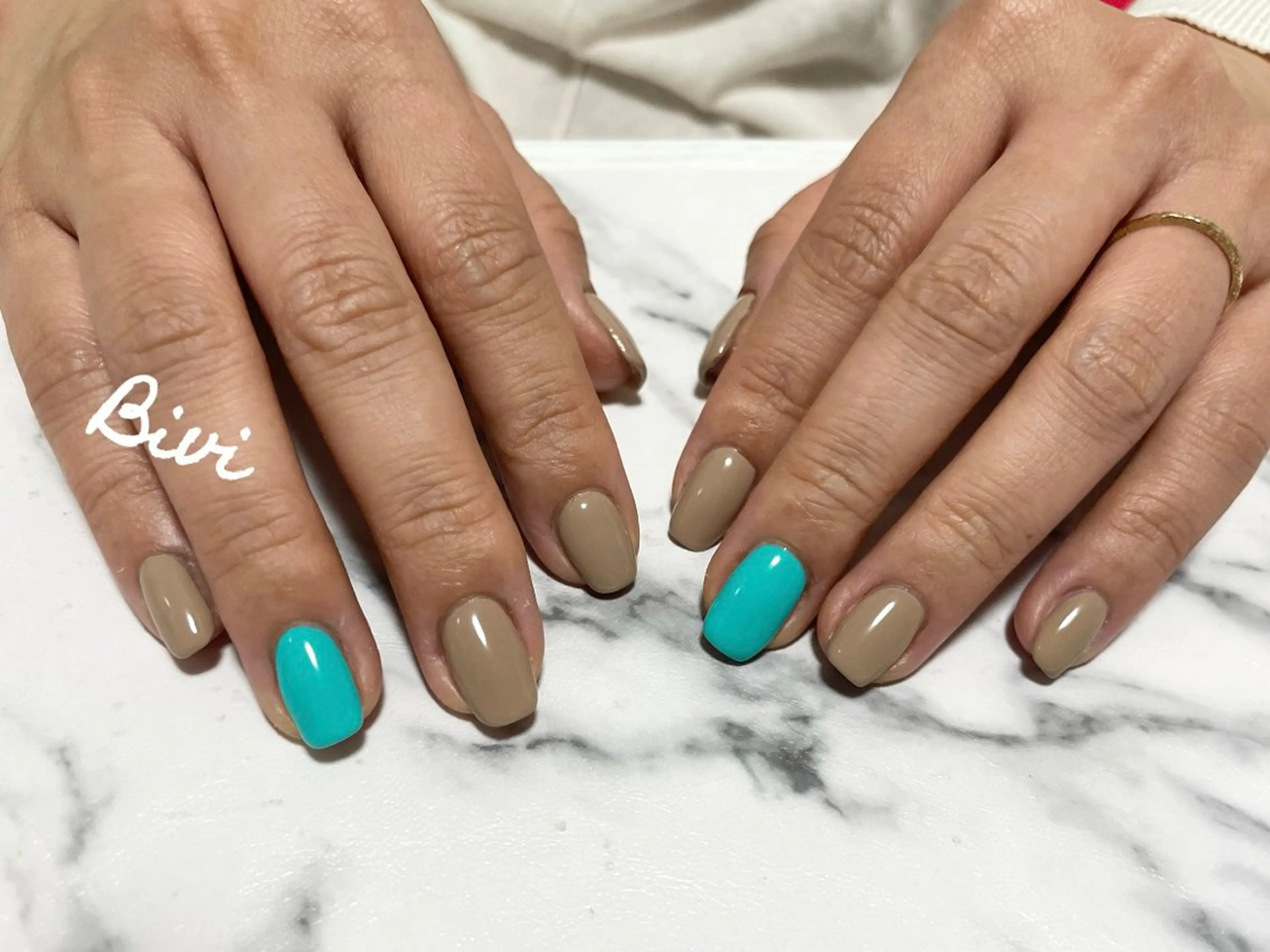 ネイル アートネイル フラッシュネイル ラメ(グリッター) シルバー スクエアネイル ♡Bivi♡自爪に 優しいネイルサロンのネイルデザイン