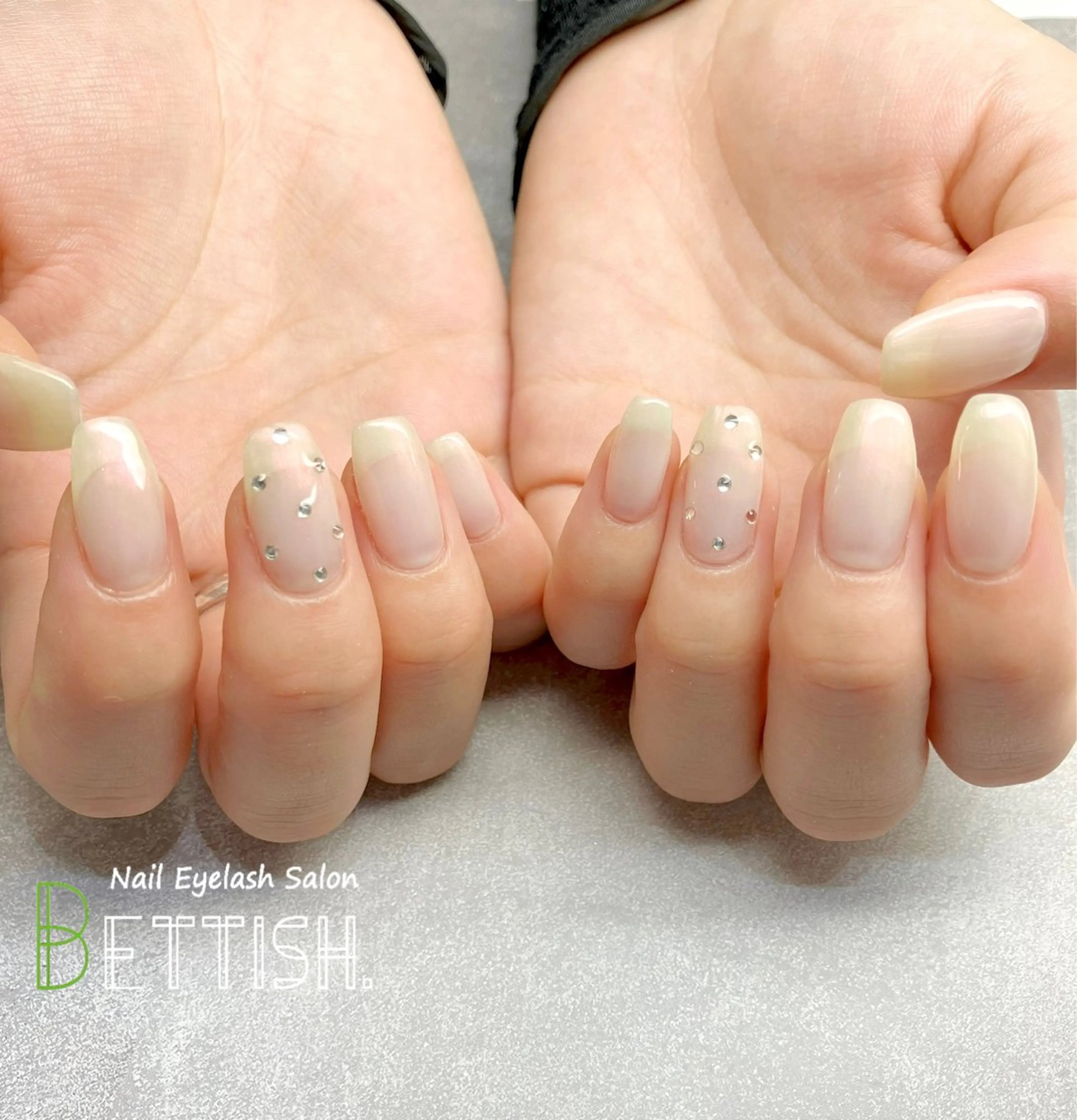 ネイル ストーンネイル ホワイト BETTISH. KUMIKO☺︎︎のネイルデザイン