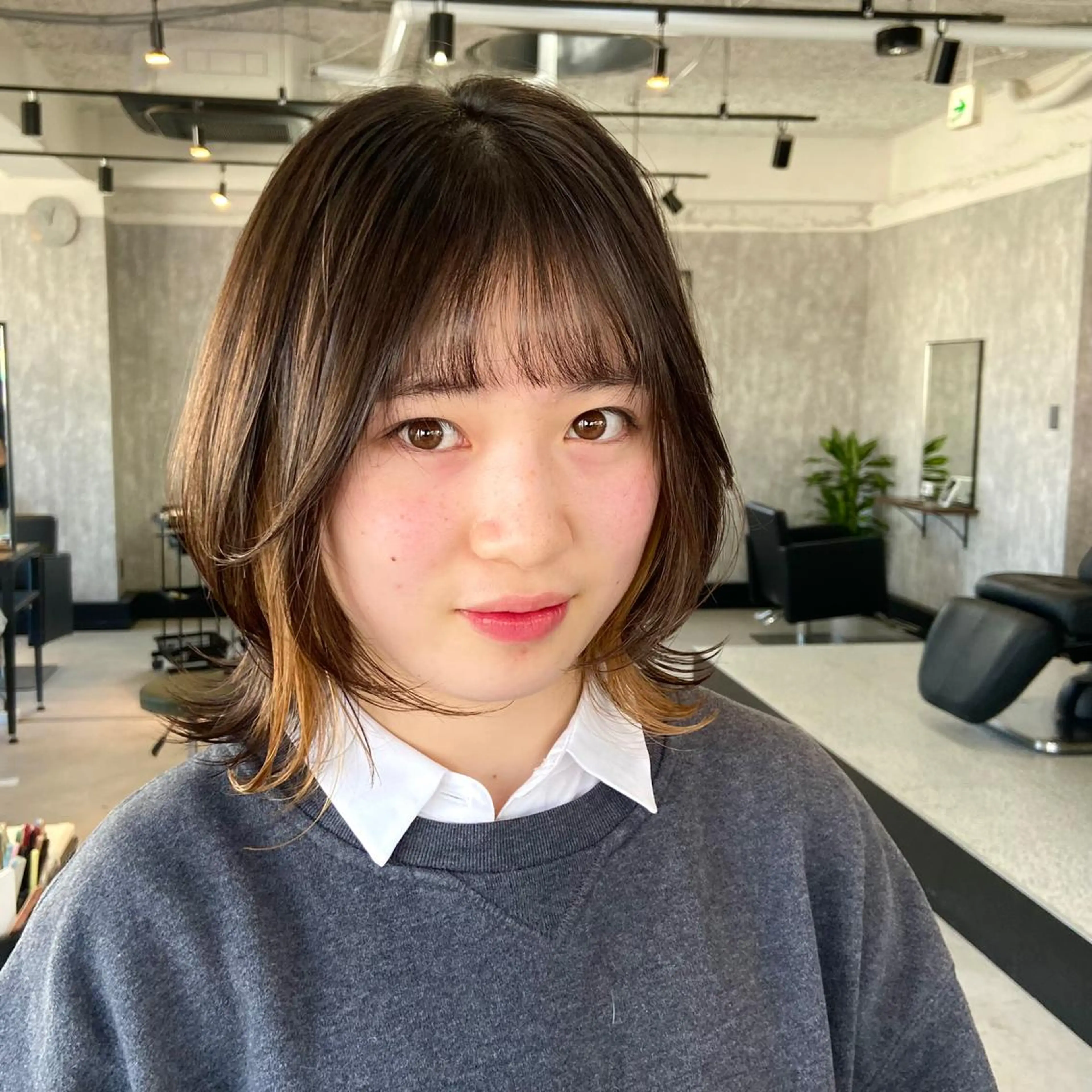 ミディアム カラー ヘアアレンジ ウルフカット TIDEHAIR SHIHOのヘアスタイル