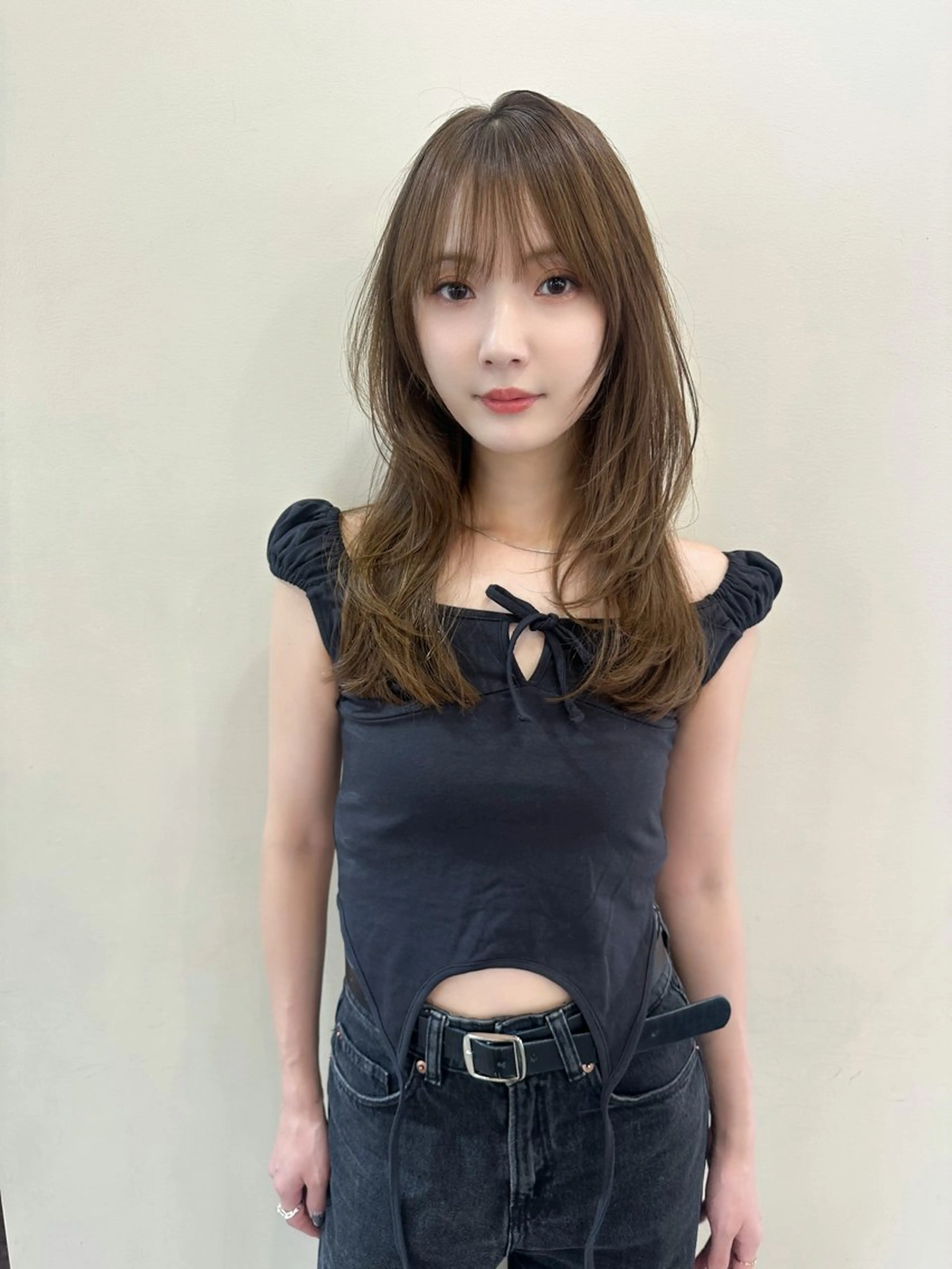 セミロング レイヤーカット 鎌倉 彩のヘアスタイル