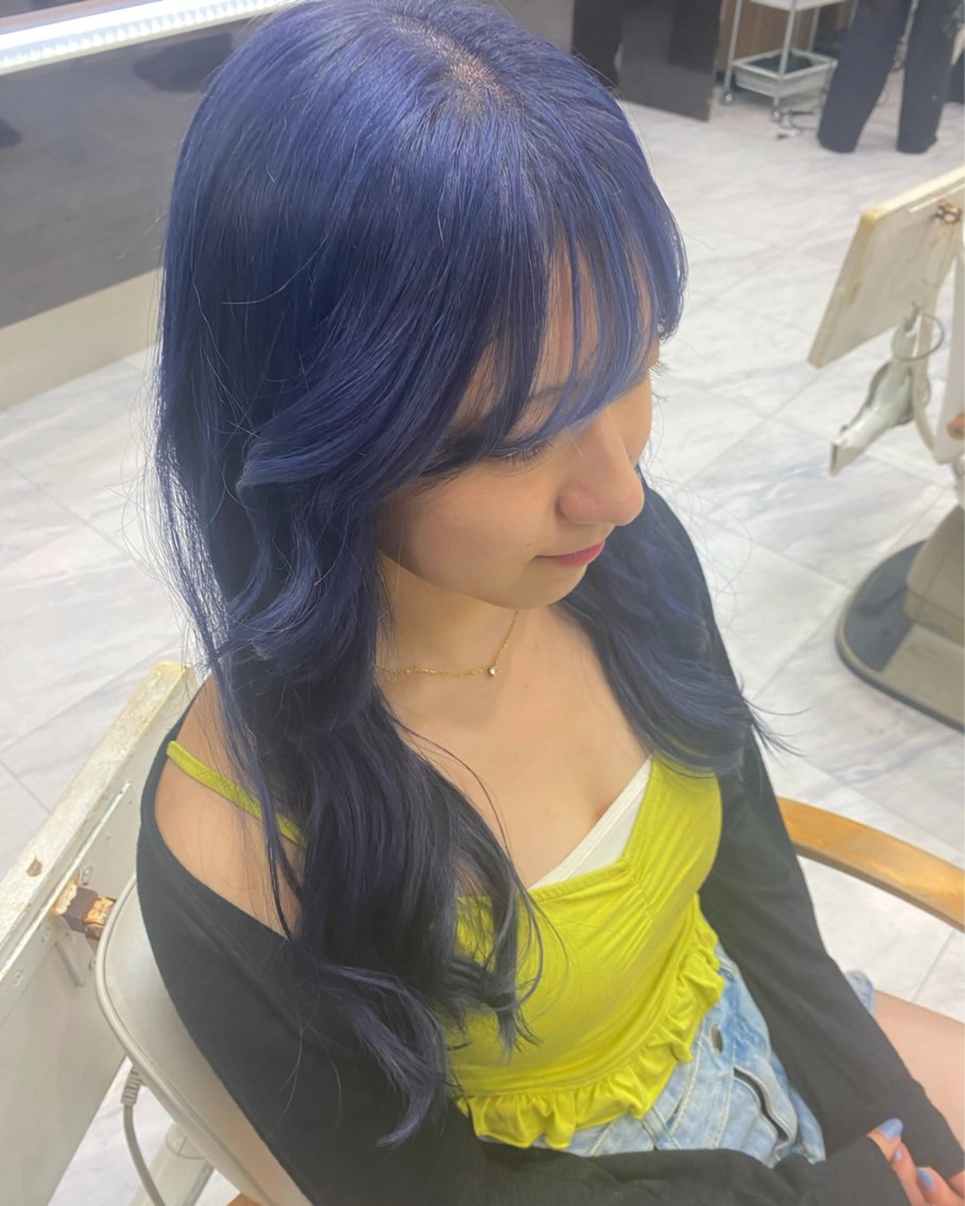 ロング カラー ヘアアレンジ ブリーチ ブルーカラー ブルーバイオレット ダブルカラー ハイトーンカラー ヘアカラー トリートメント Zina 大宮所属・目黒 碧人のヘアスタイル