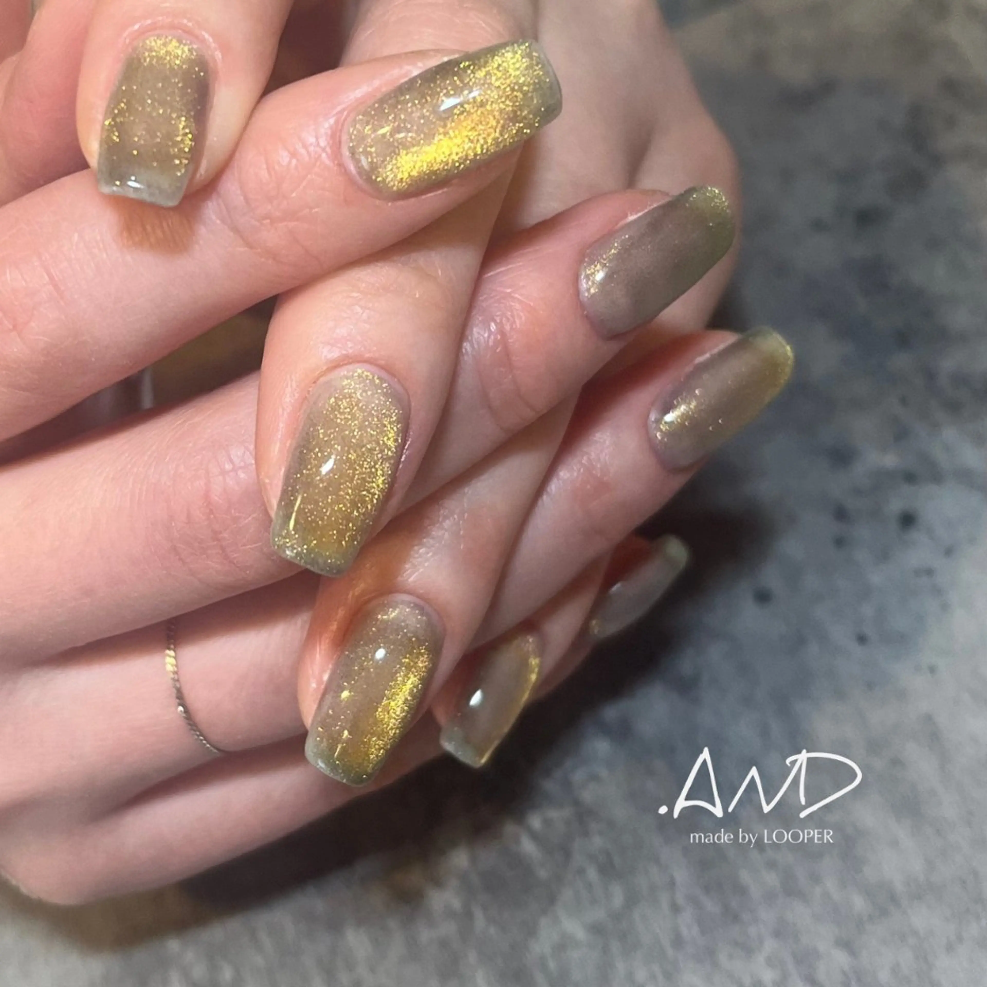 ネイル マグネットネイル ニュアンスネイル LOOPER所属・mzh ...のネイルデザイン