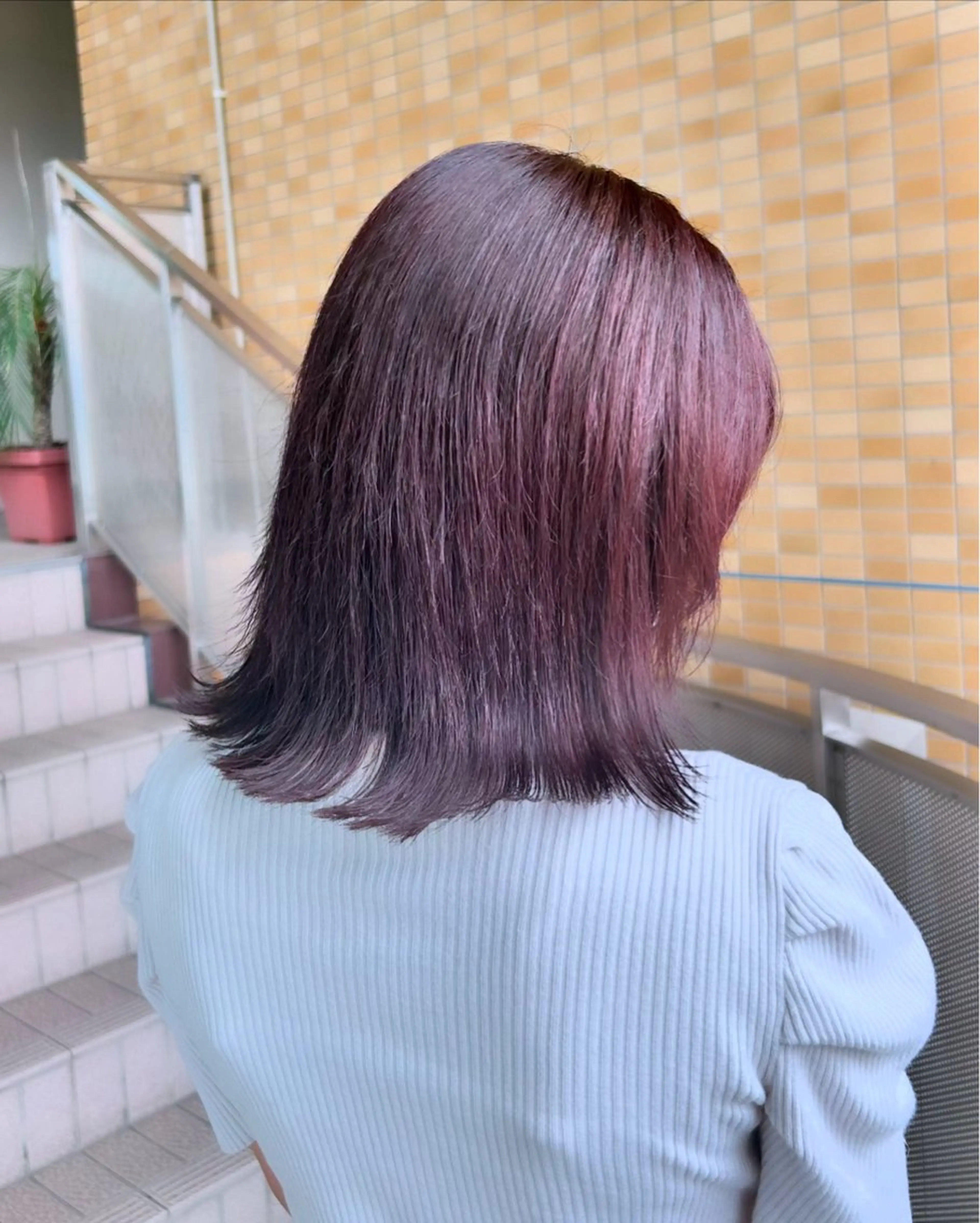 ミディアム アッシュ 大浦 由希加のヘアスタイル