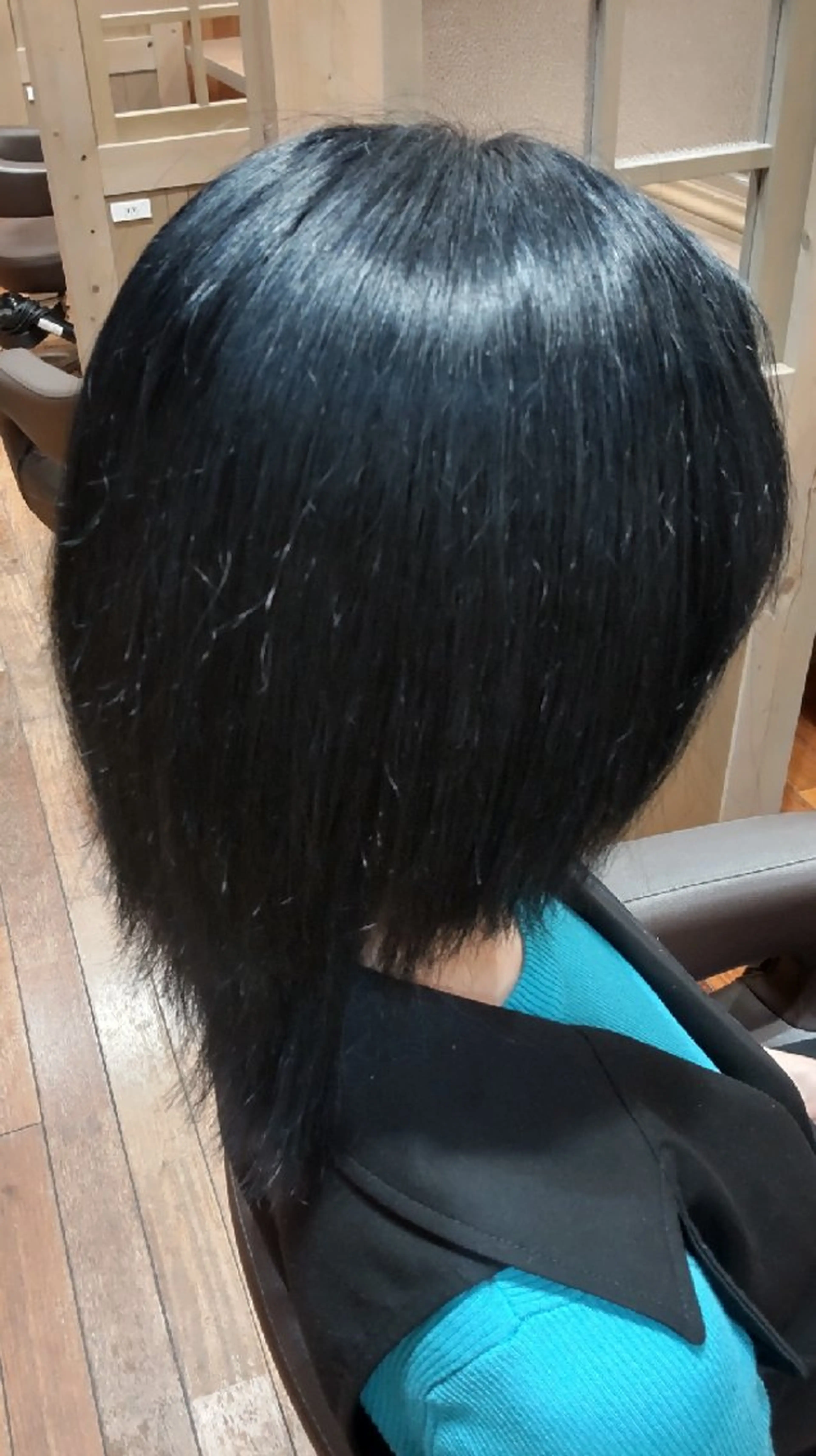 ミディアム カラー ブルーカラー インナーカラー ウルフカット もり はなののヘアスタイル