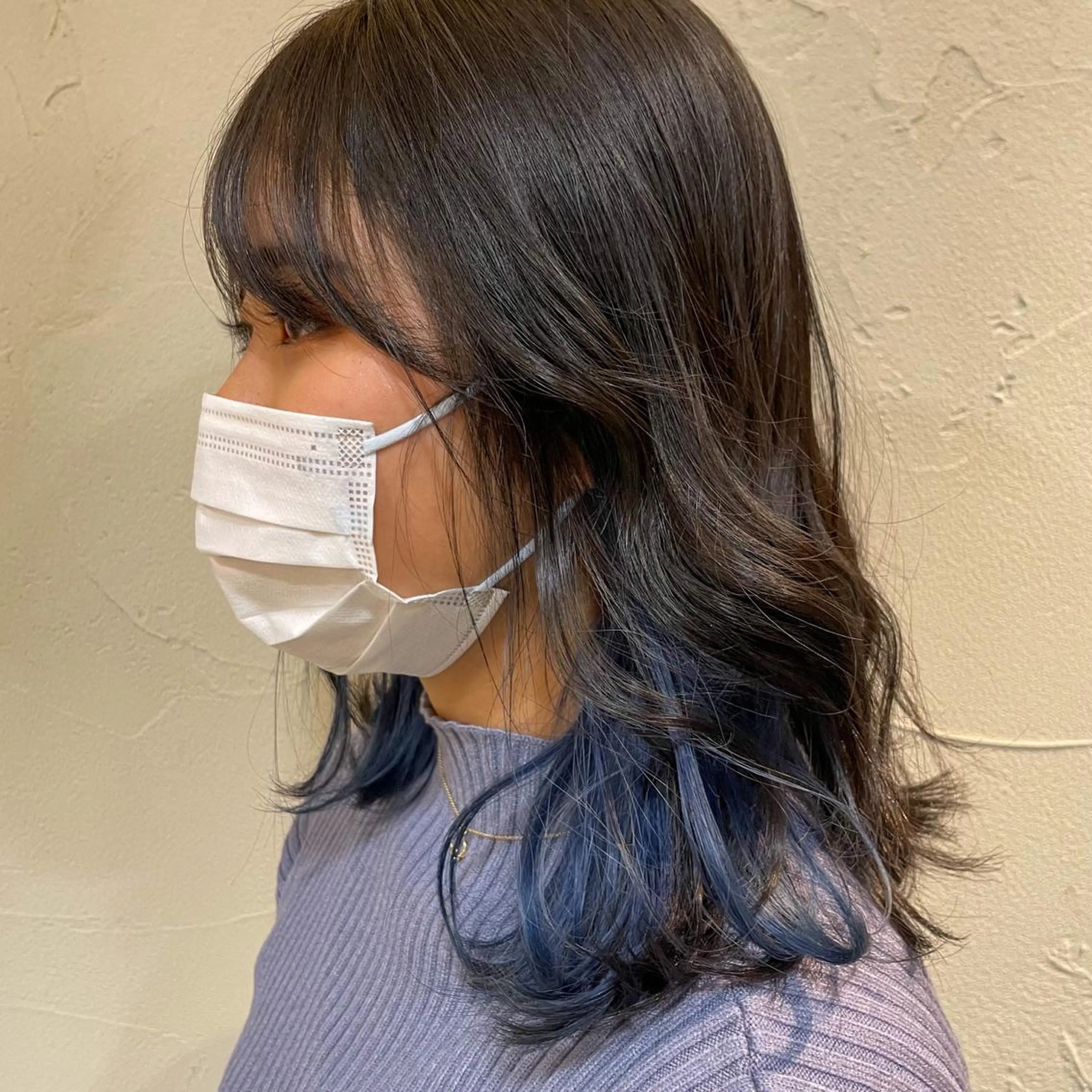 ミディアム カラー ヘアアレンジ ブリーチ ブルーカラー 新宿/顔周りカット/ レイヤー/がっきーのヘアスタイル