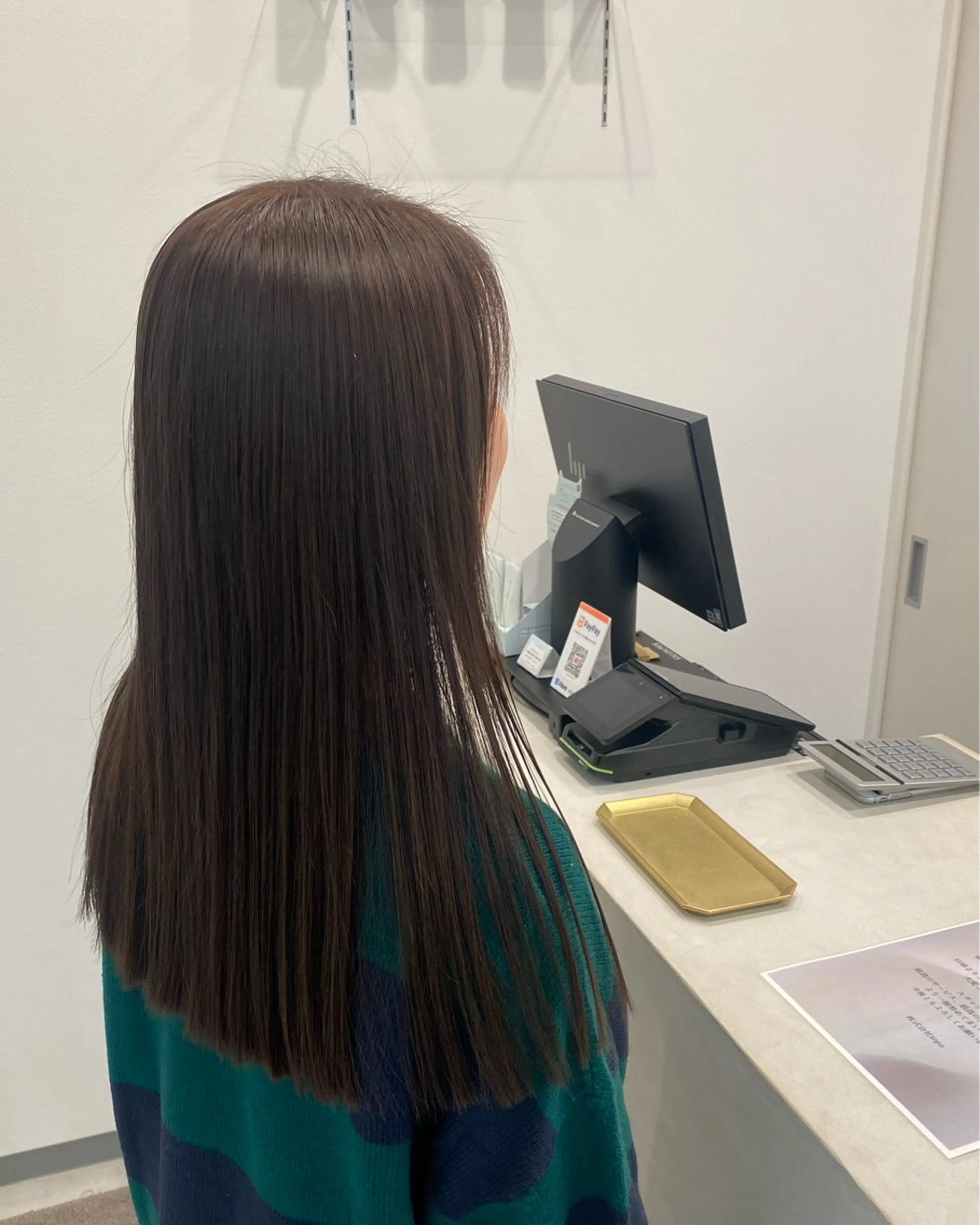 ロング カラー 小西 由季乃のヘアスタイル