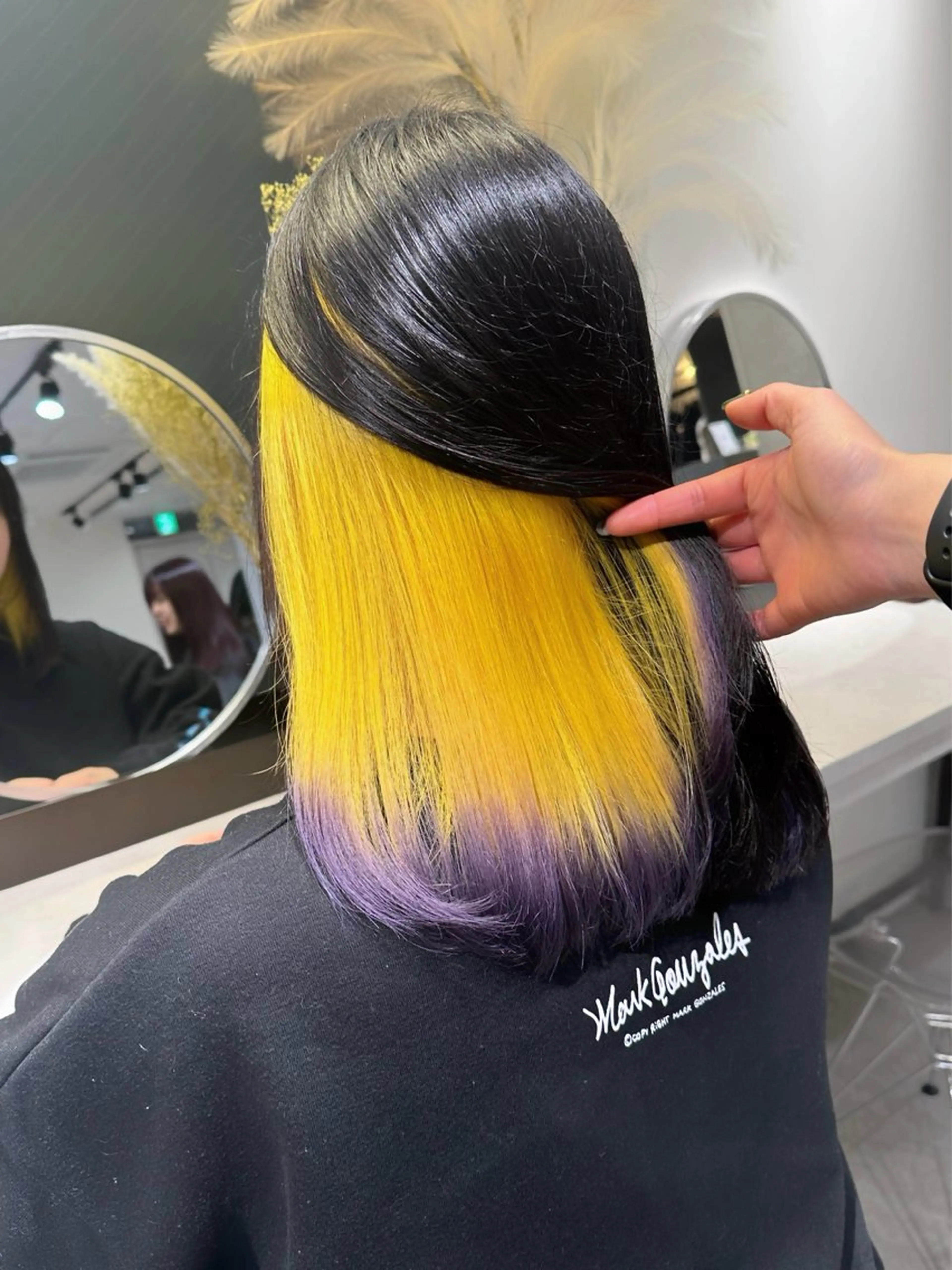 ロング カラー ブリーチ インナーカラー パープルカラー イエローカラー ブリーチ/ハイトーン 艶カラー/ユリナのヘアスタイル