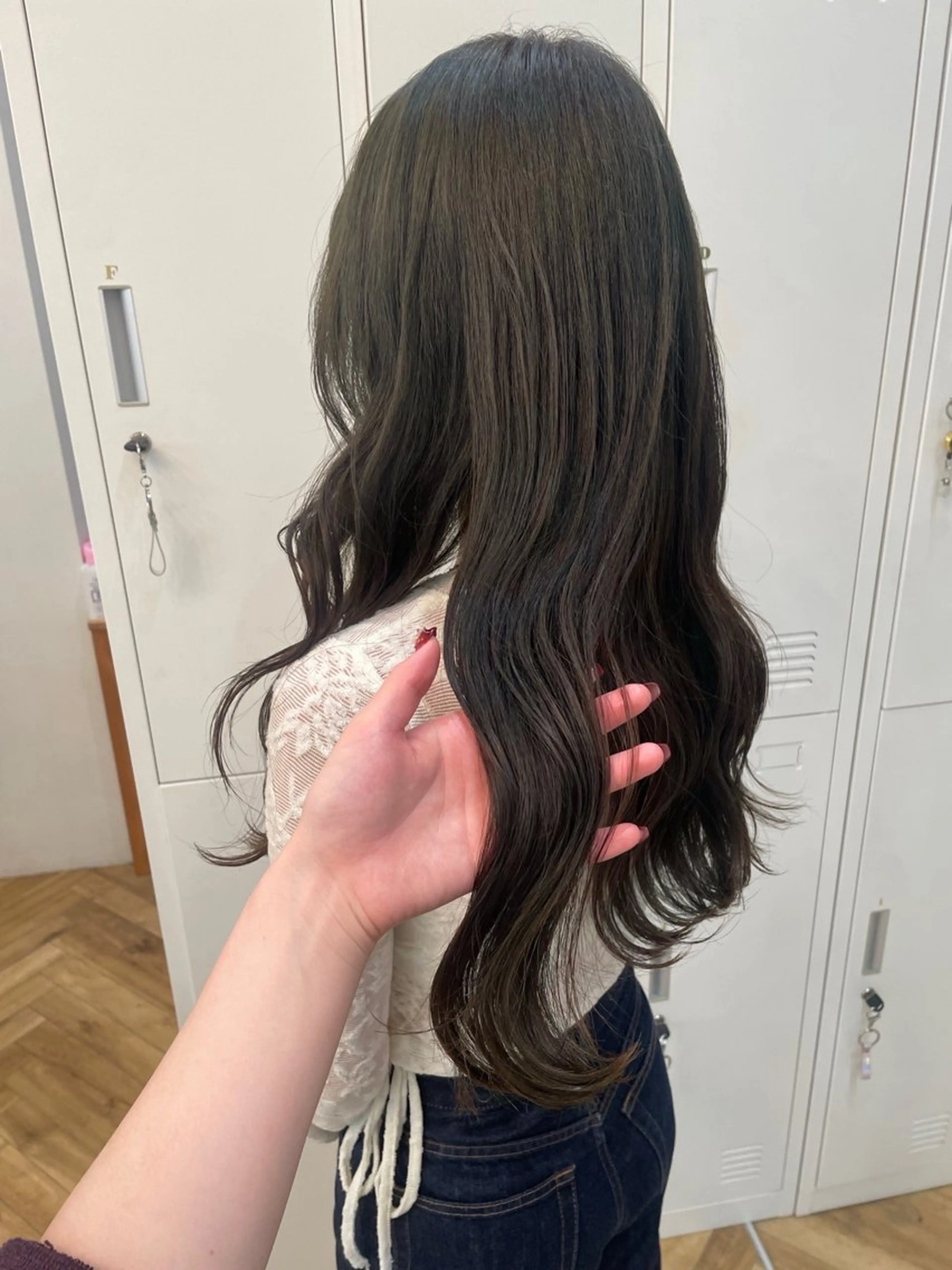 ロング カラー オリーブカラー ナカノユウ/本厚木/ レイヤーカットのヘアスタイル