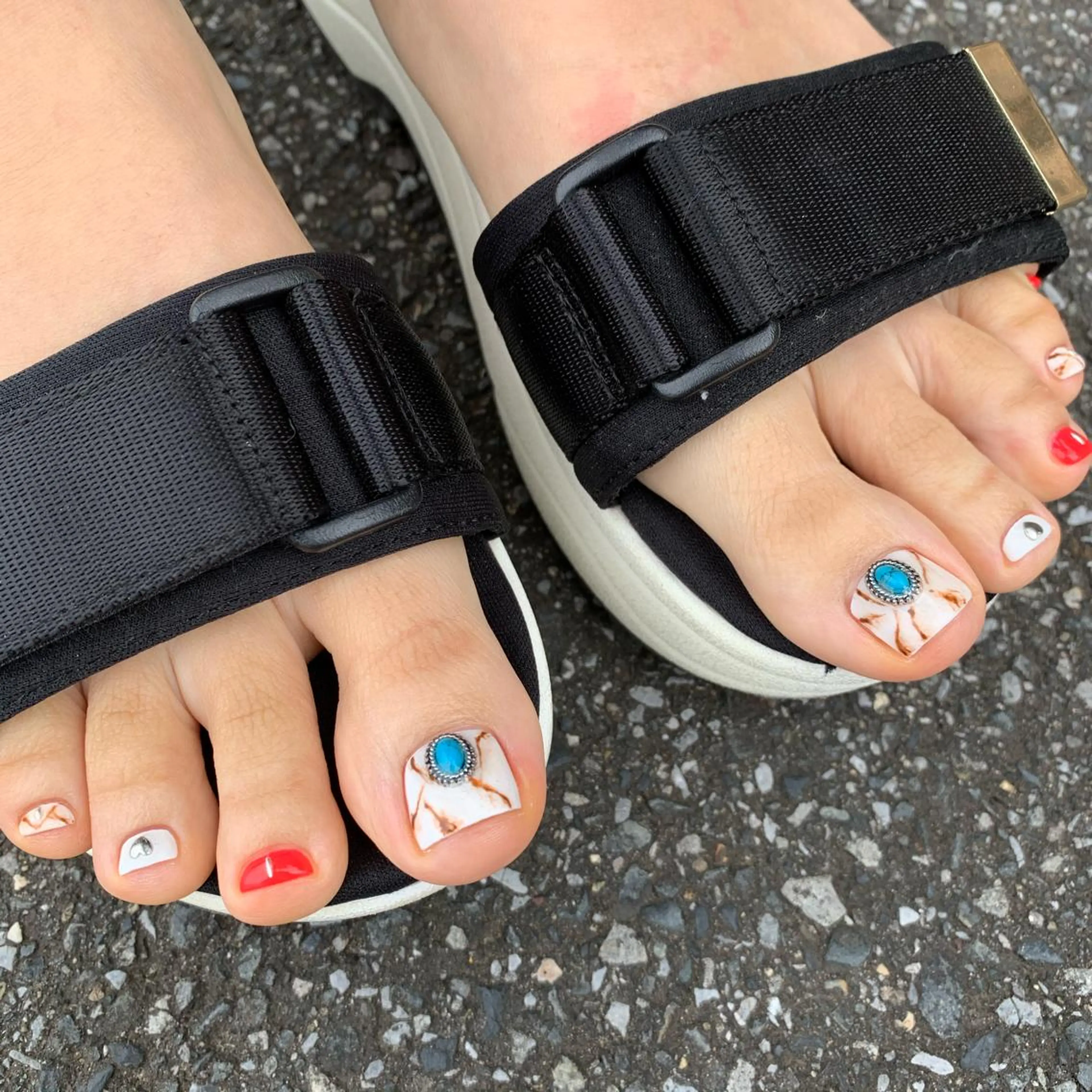 ネイル 持ち込み フットネイル 佐藤 穂乃香のネイルデザイン