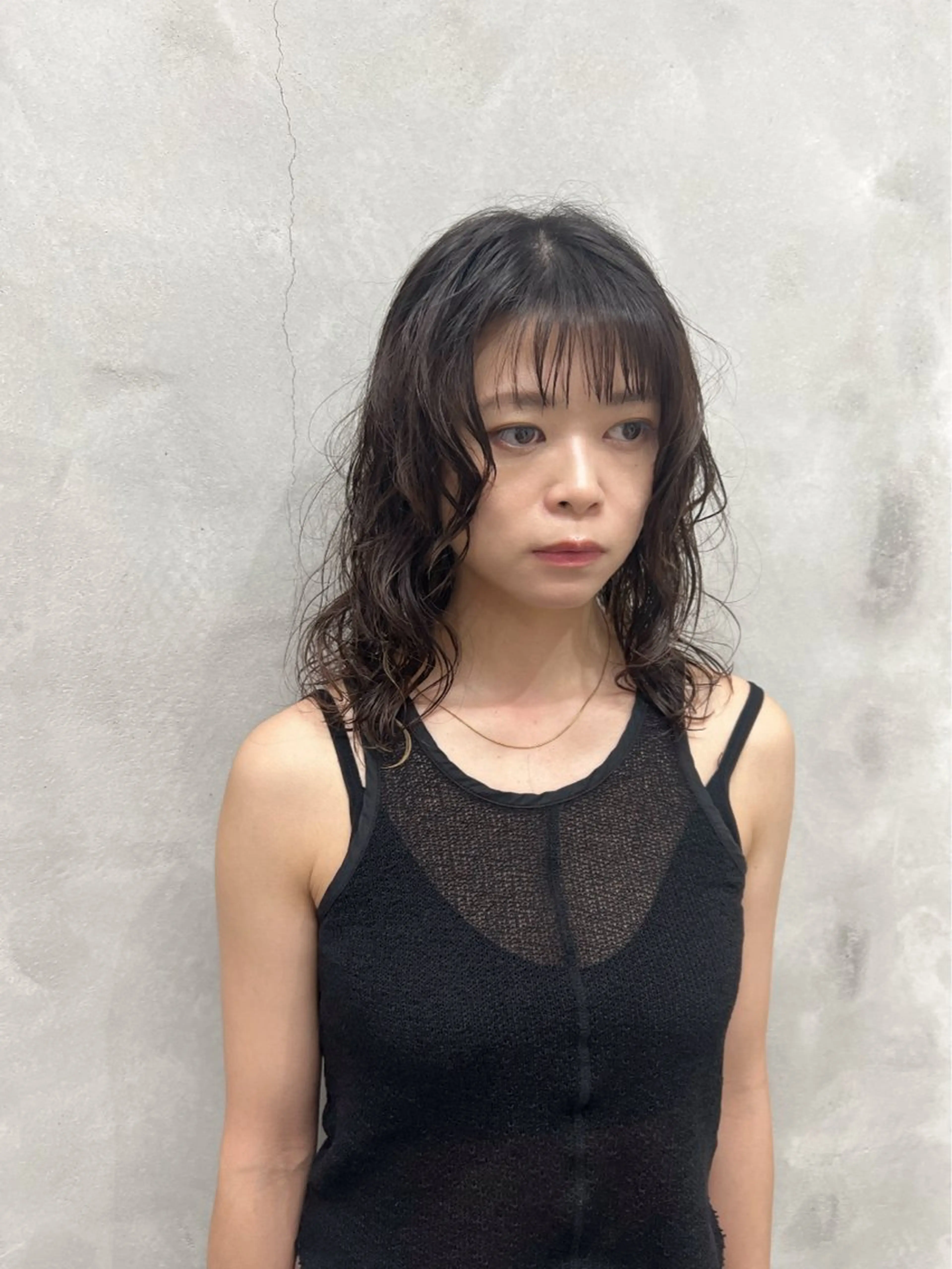 ミディアム パーマ ミディアムレイヤー ミディアムパーマ レイヤーカット デジタルパーマ 村山 豪歩のヘアスタイル