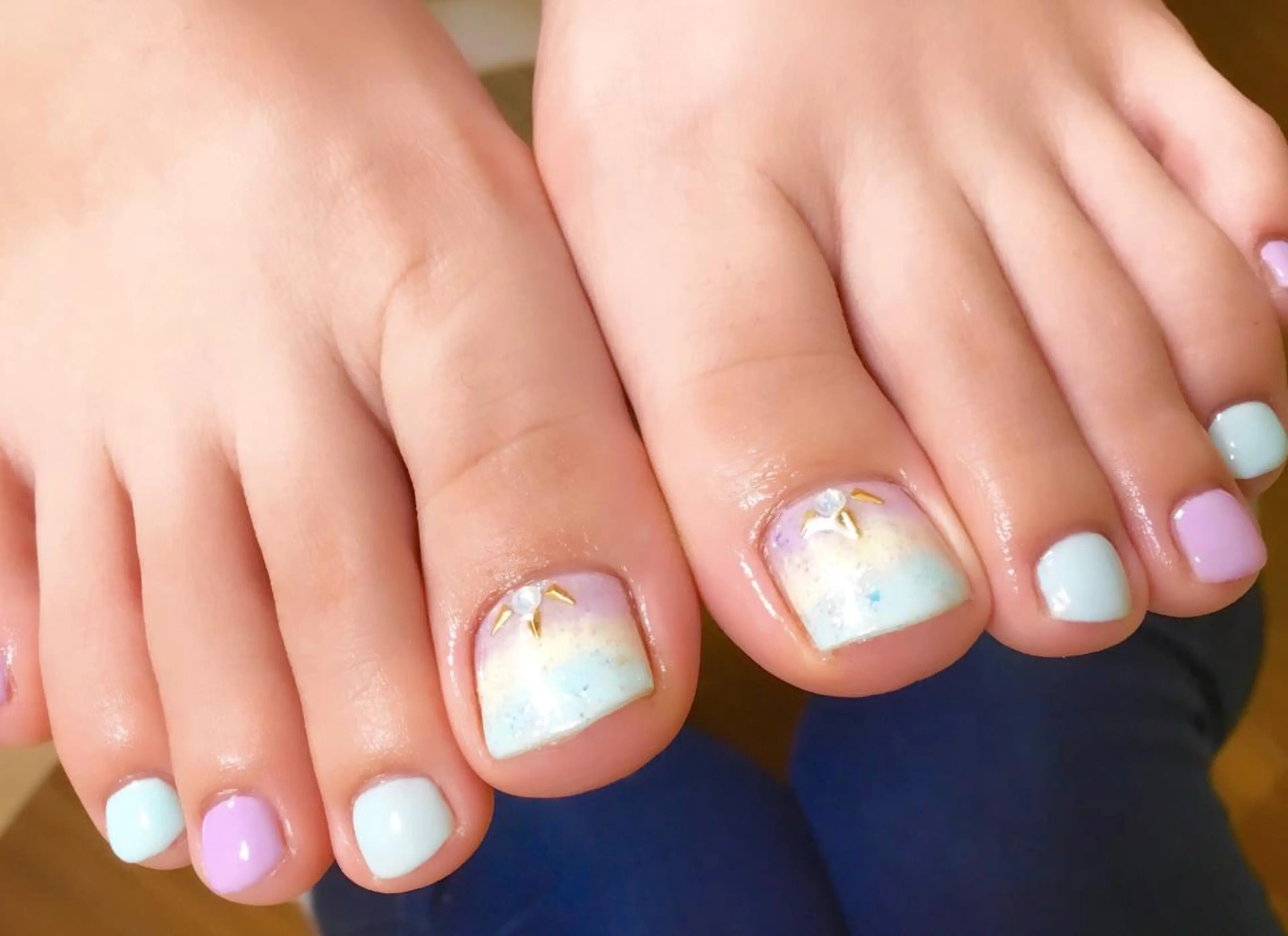 ネイル アートネイル フットネイル キラキラネイル 夏ネイル clover nailのネイルデザイン