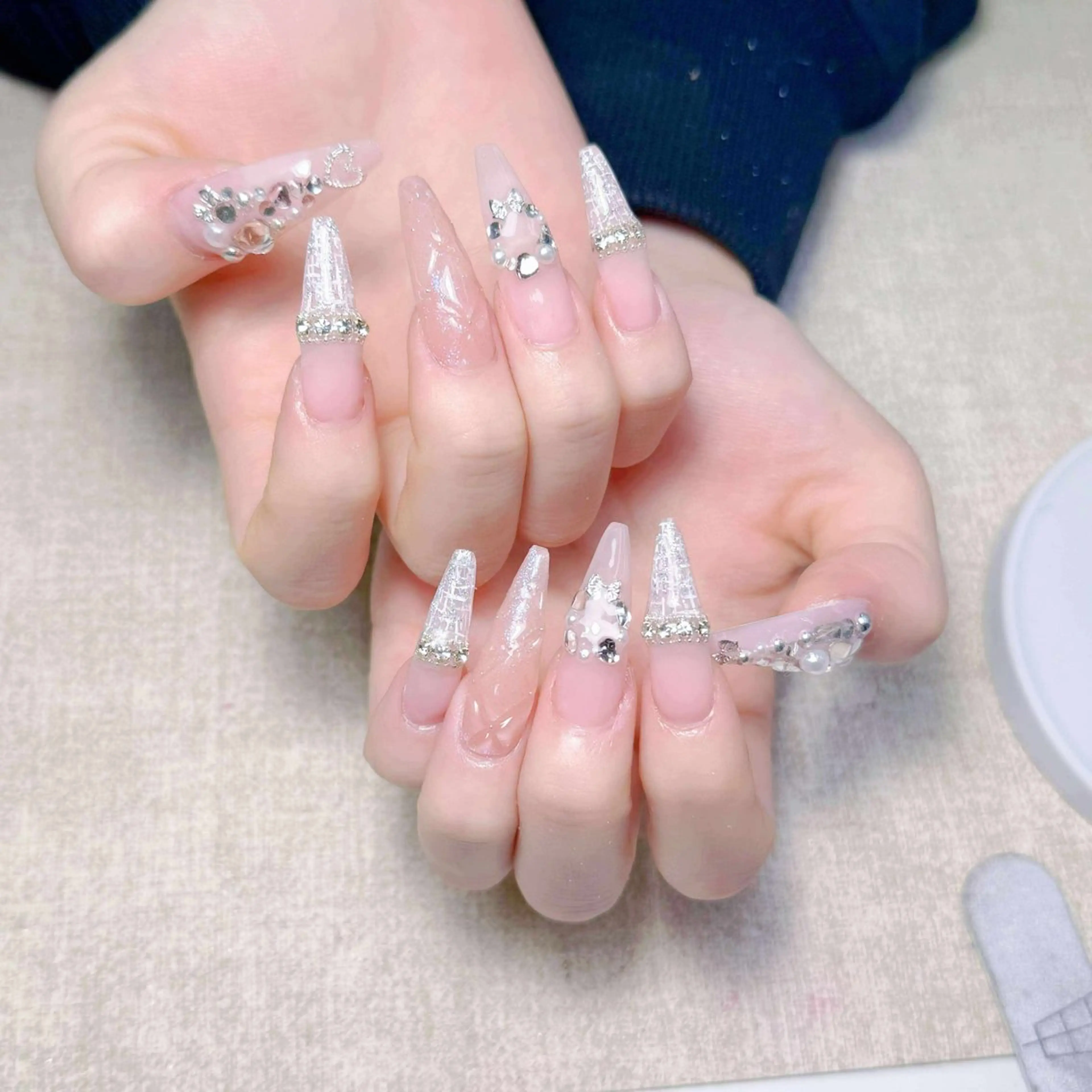 ネイル オーロラネイル ボルドー ブラウン ハート ラメ(グリッター) ハンドネイル ハンドケア Nova Nailのネイルデザイン