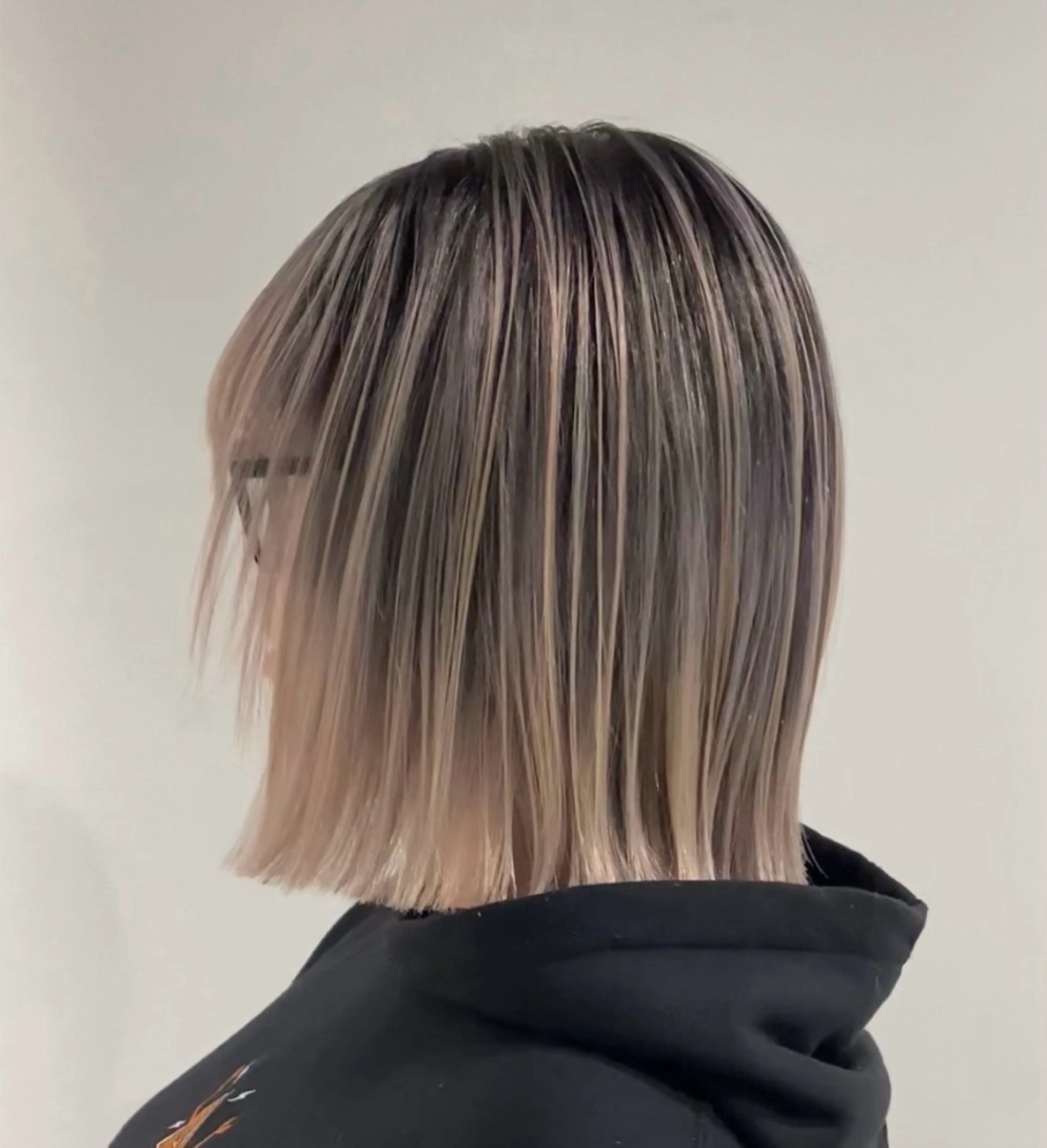 ミディアム さくらい ことみのヘアスタイル