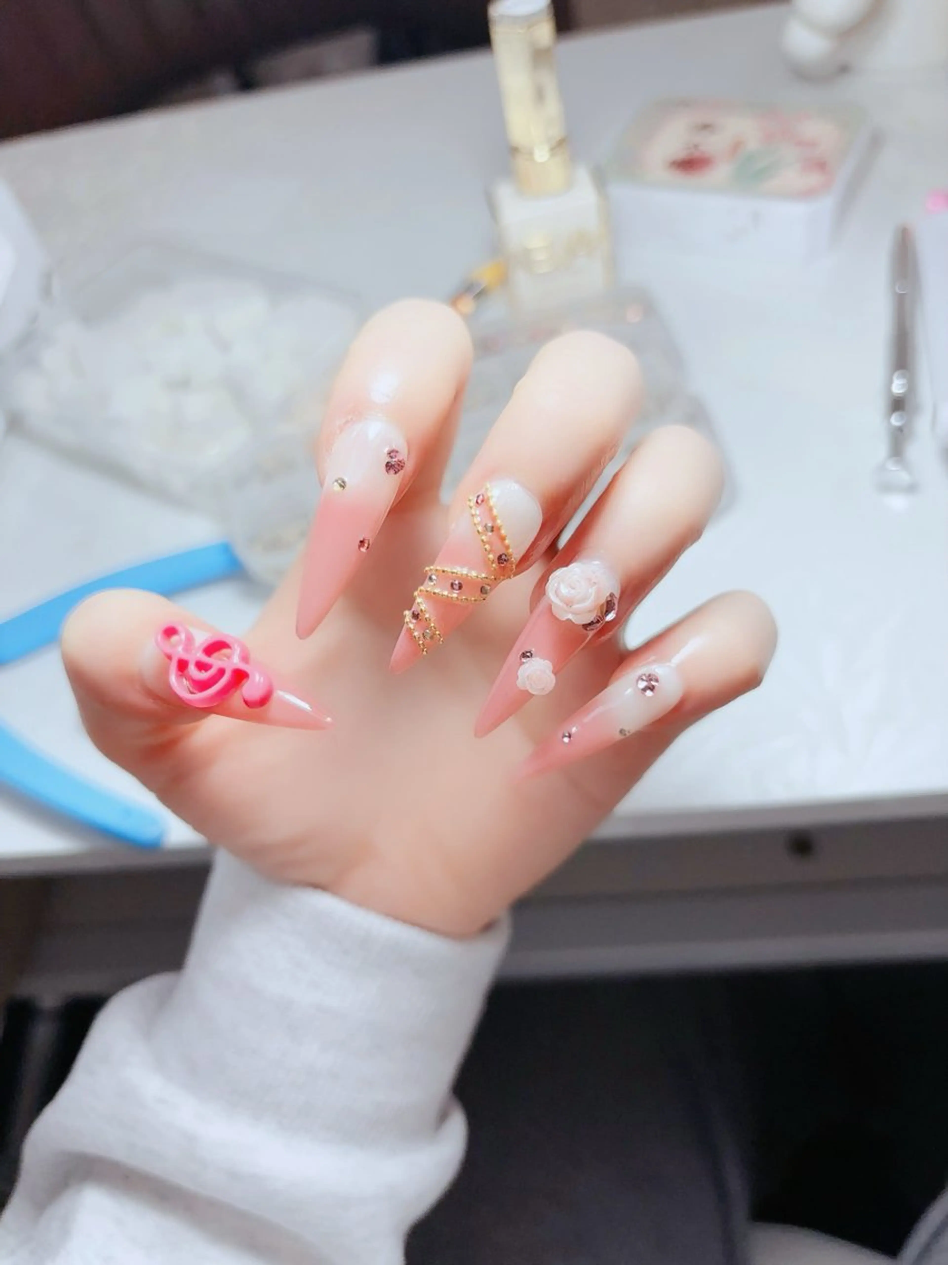ネイル 長さ出し フットネイル ジェルネイル 韓国ネイル マグネットネイル ハンドネイル YMT NailStudioのネイルデザイン