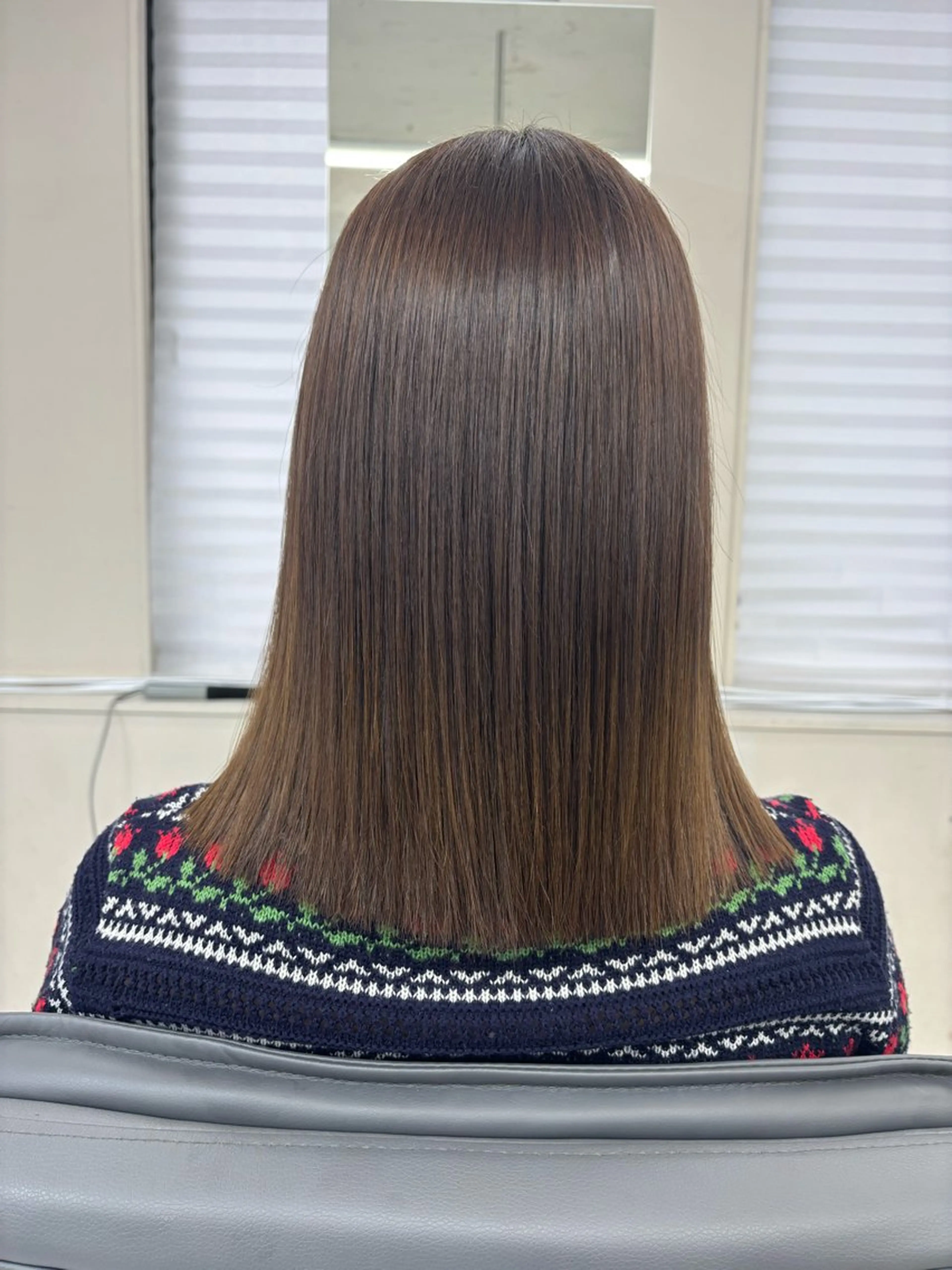 セミロング カラー 縮毛矯正 腰越 麻奈のヘアスタイル